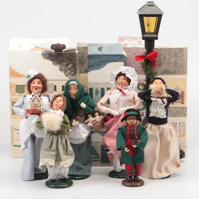 Byers' Choice "Carolers" Figurines and Lamppost