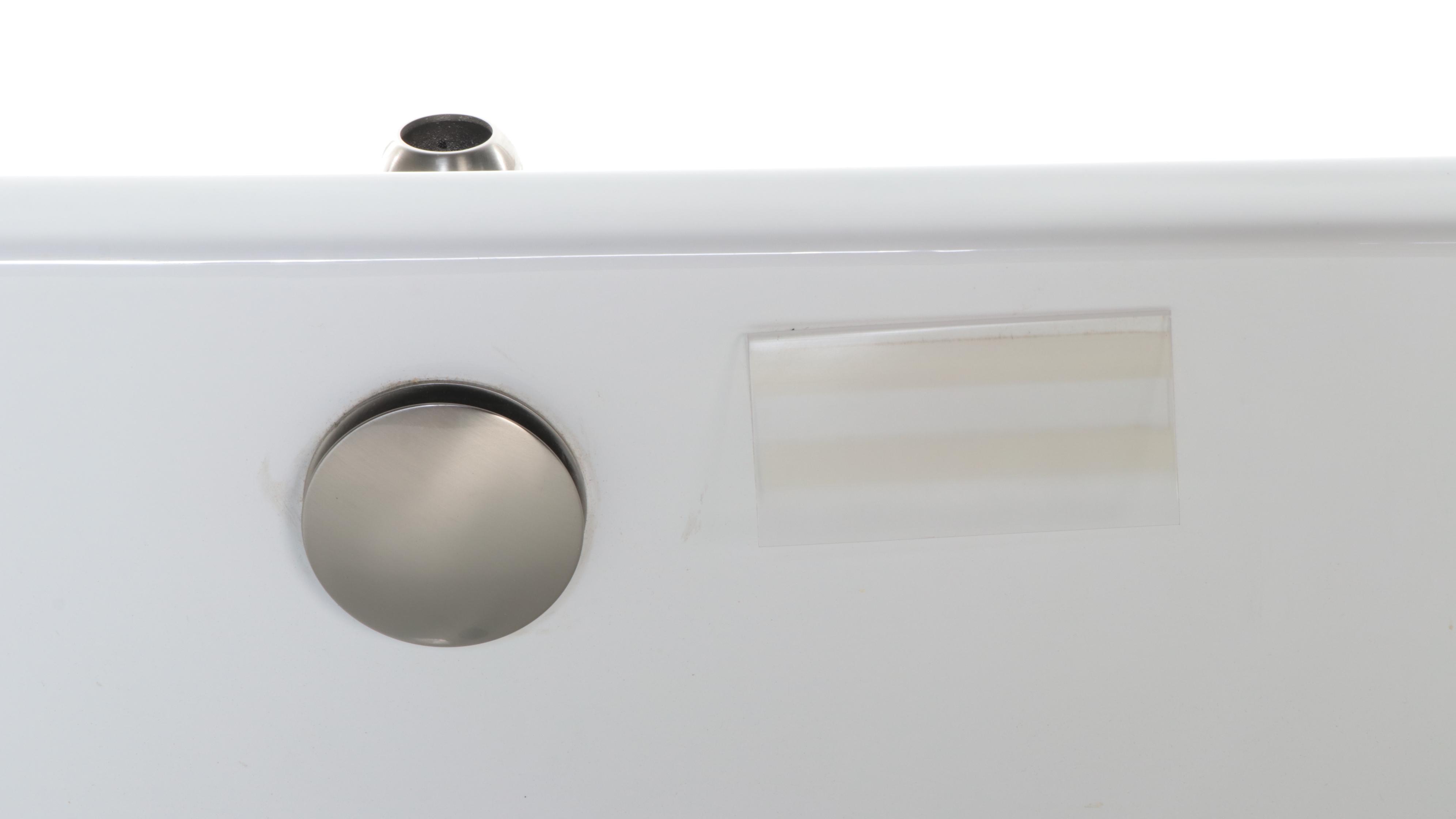 Modern Seamless Freestanding Bathtub