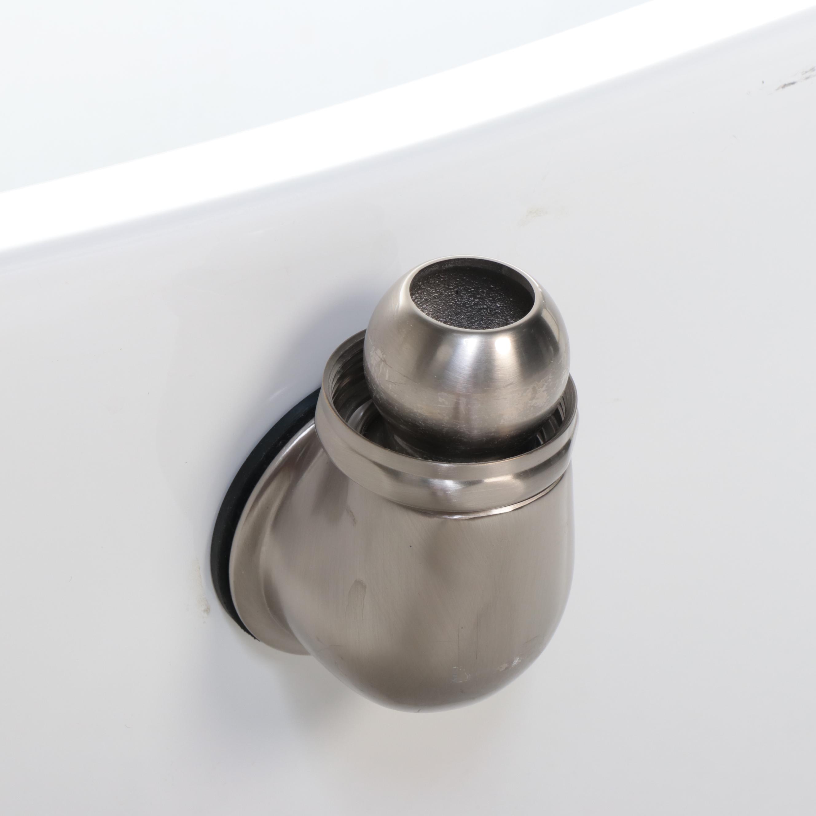 Modern Seamless Freestanding Bathtub