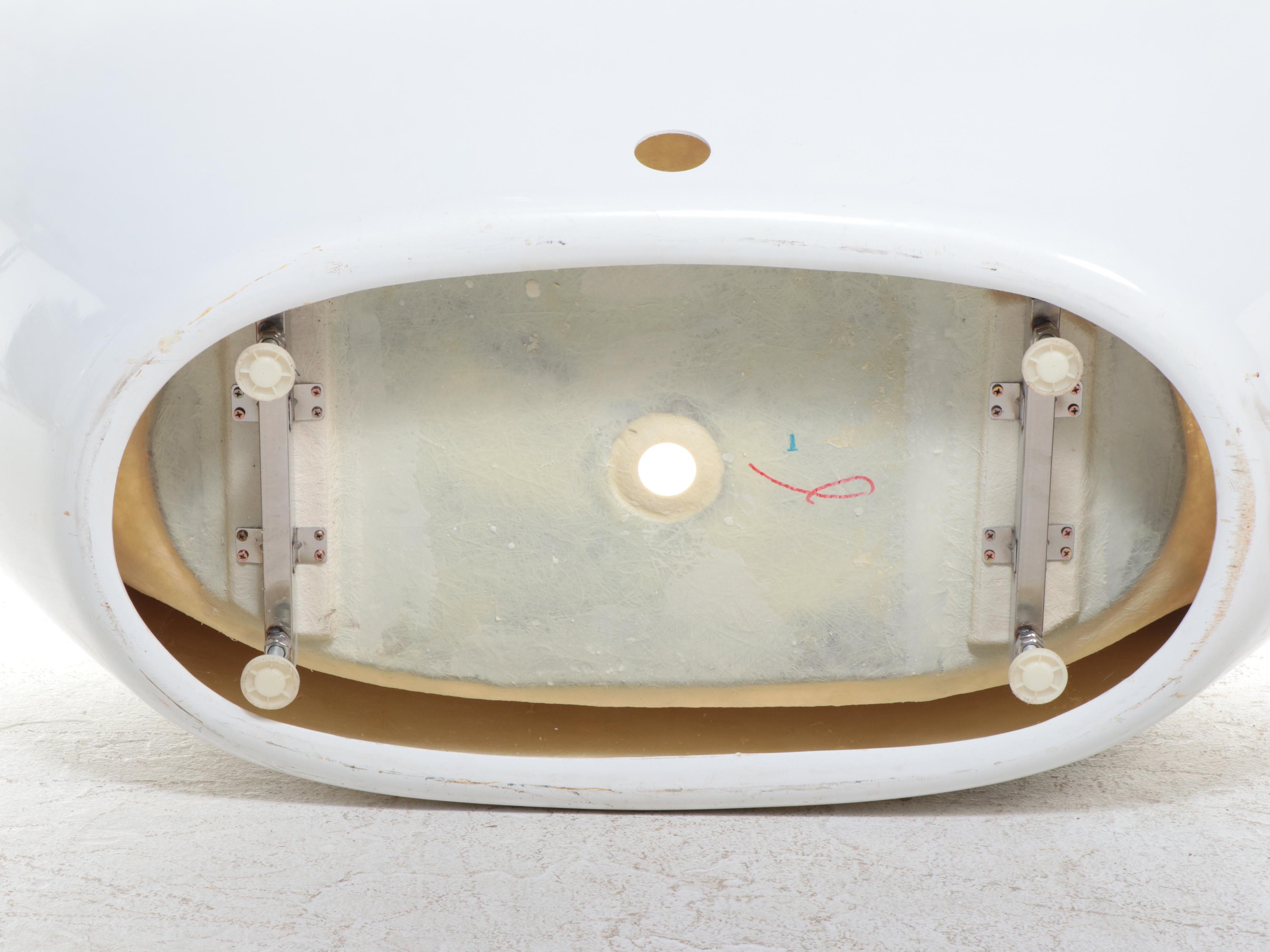 Modern Seamless Freestanding Bathtub