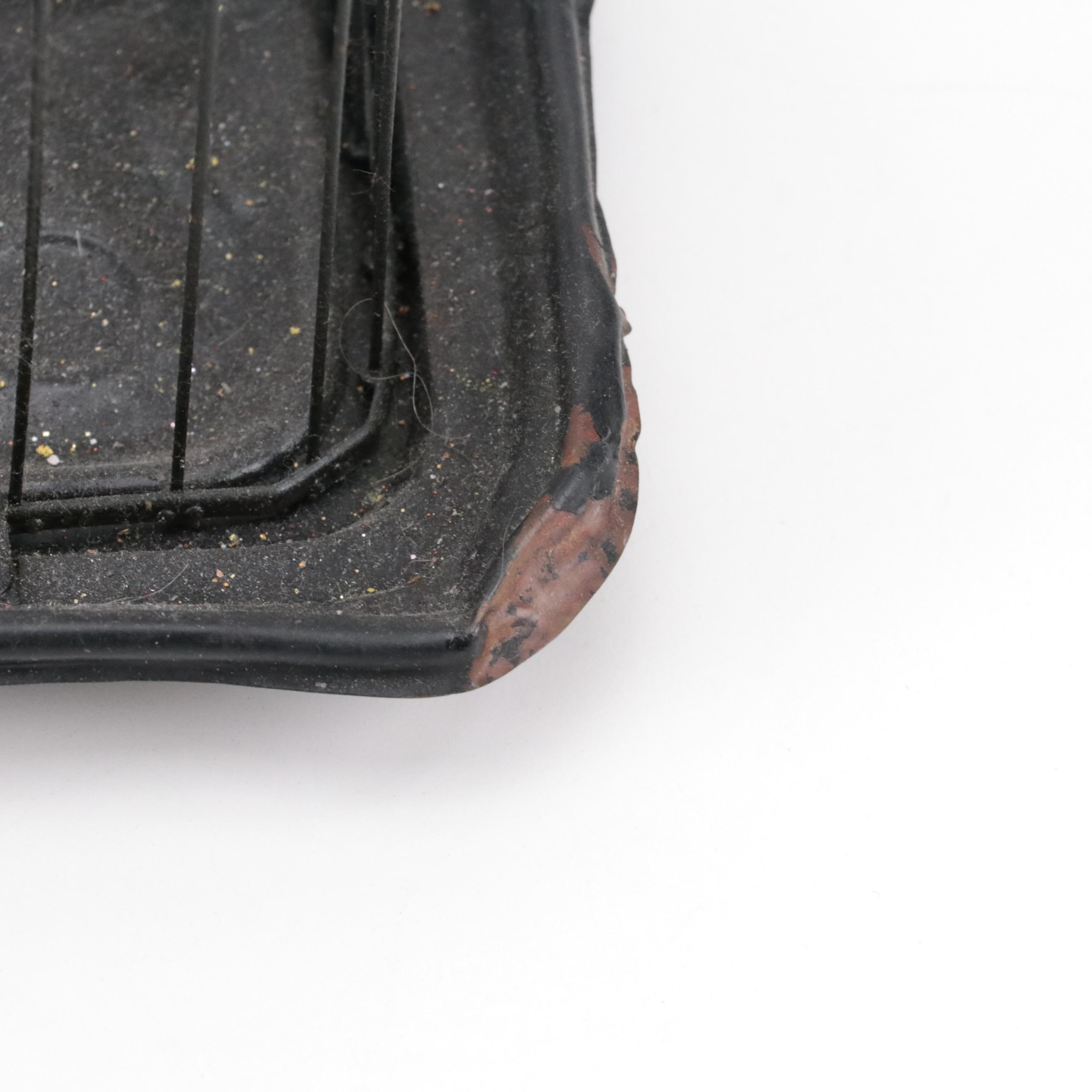 Painted Wood Pagoda Birdcage with Metal Bird Cage