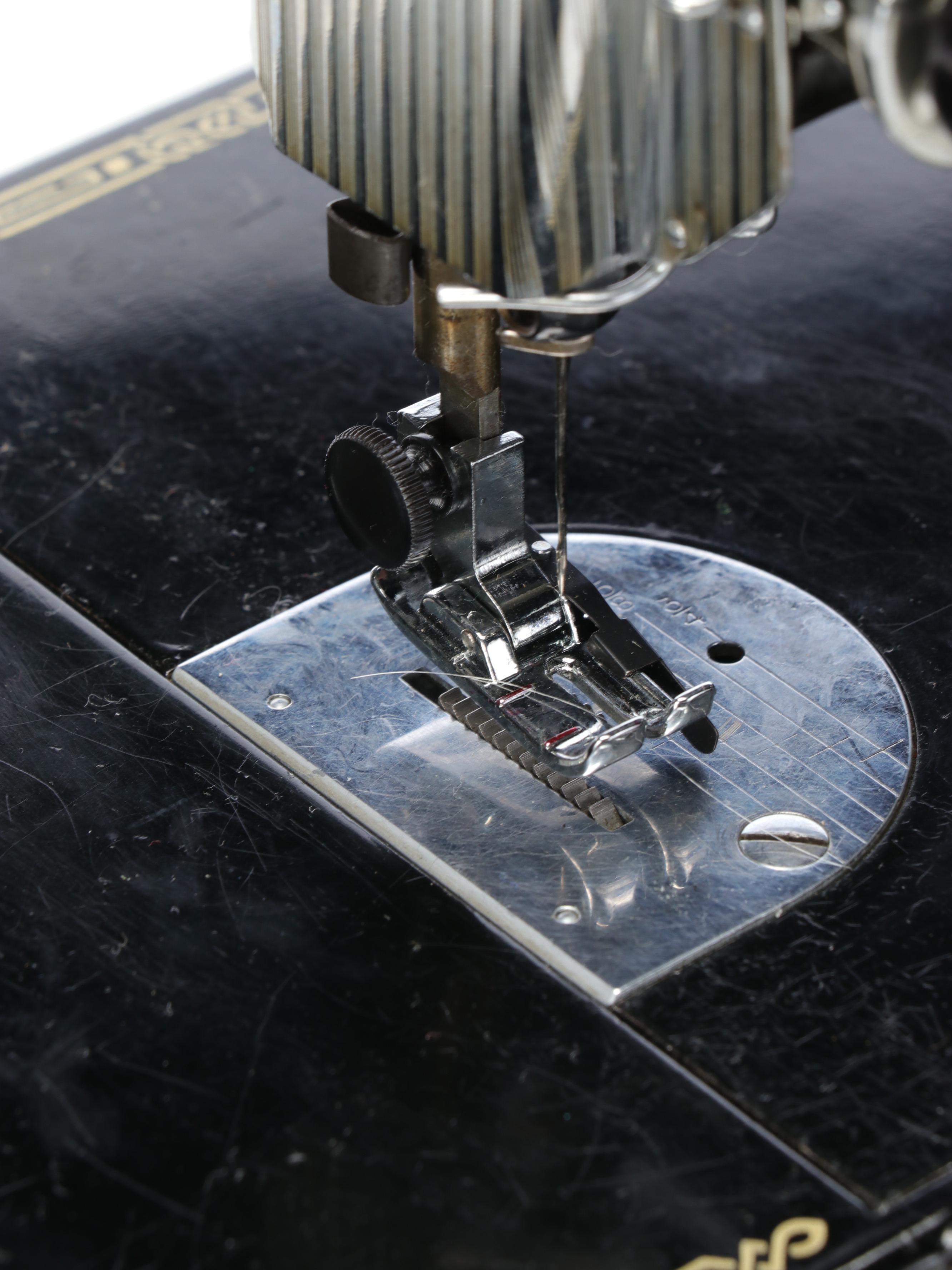 Singer Portable Electric Sewing Machine