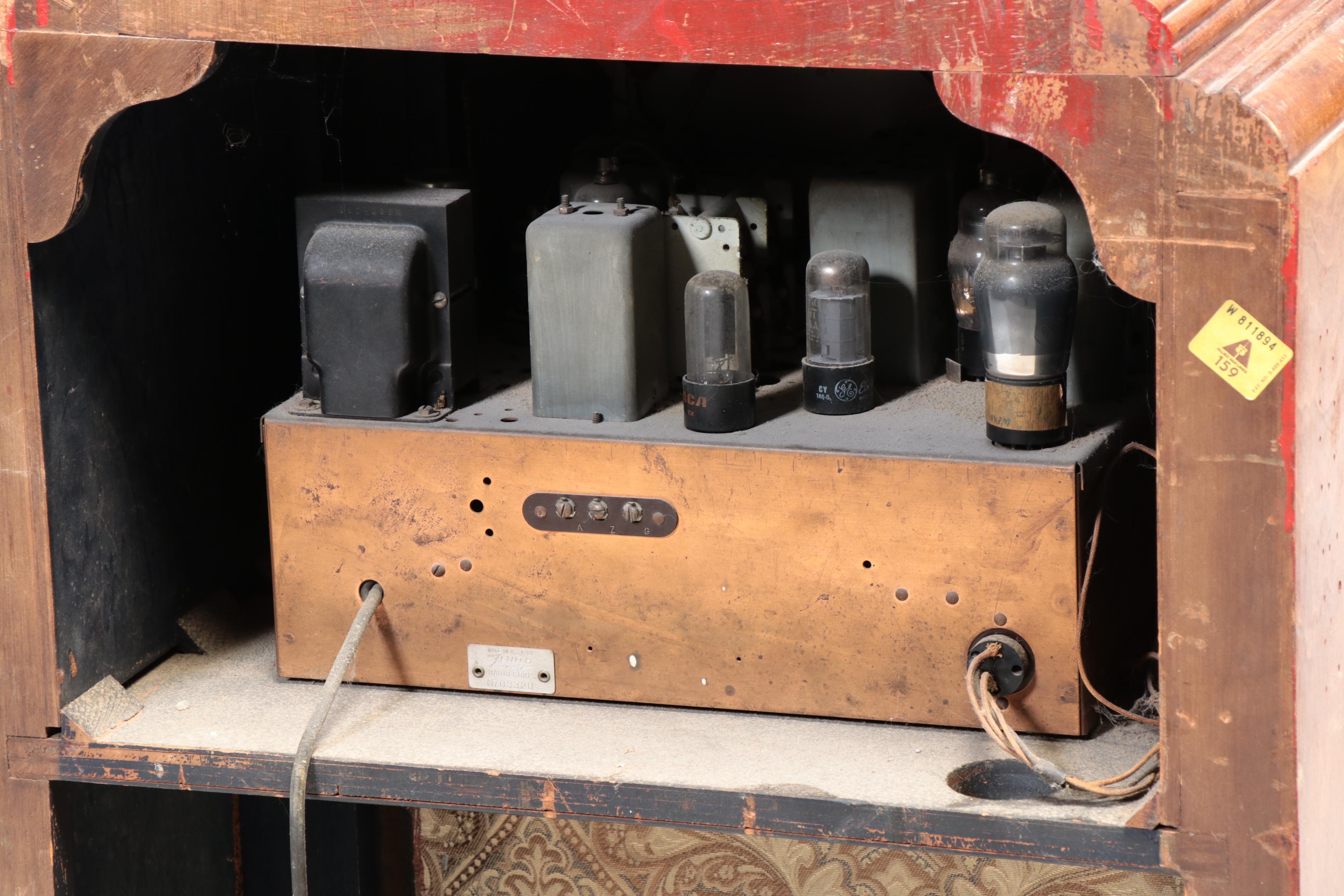 Zenith Art Deco Waterfall Style Walnut Console Radio