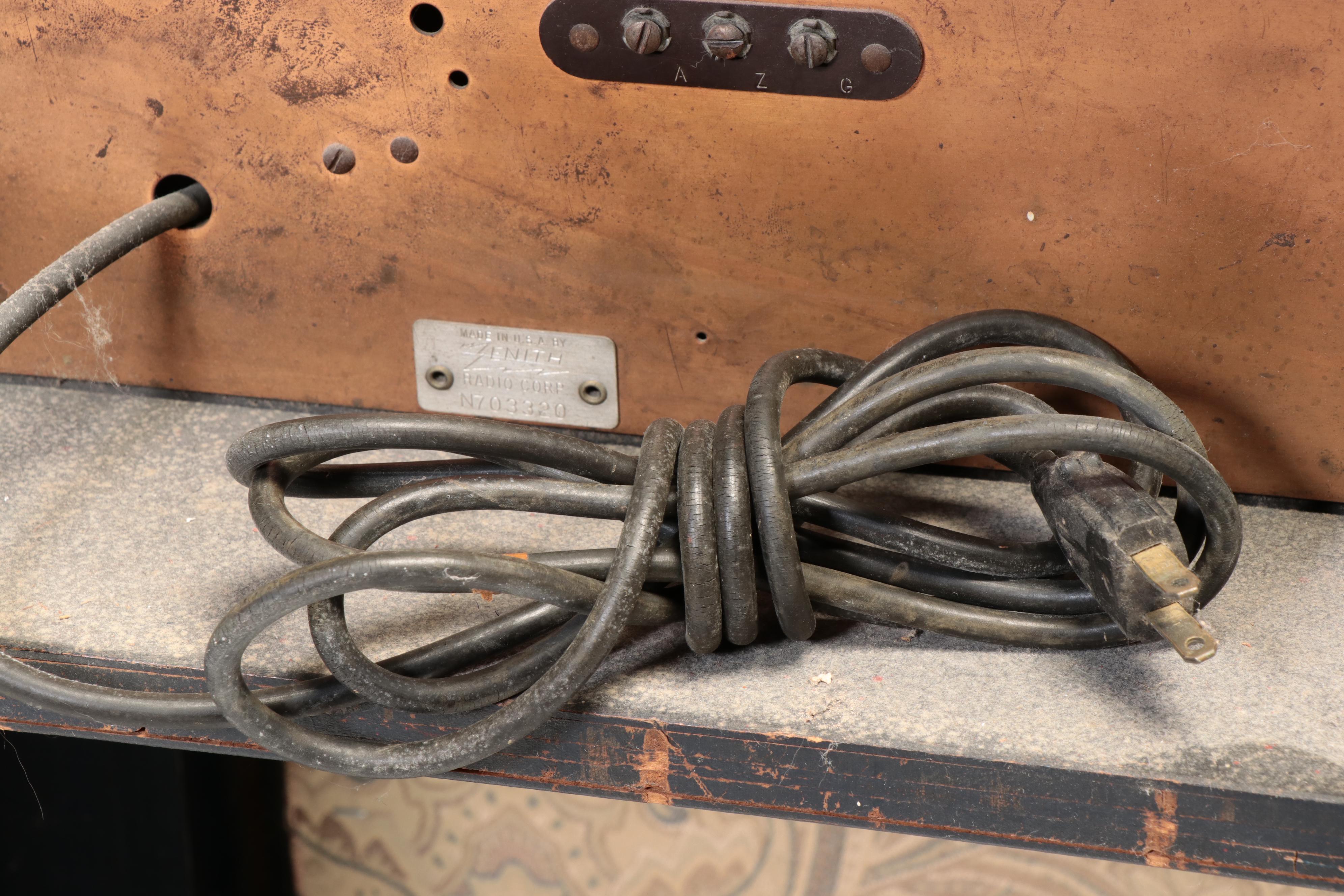 Zenith Art Deco Waterfall Style Walnut Console Radio