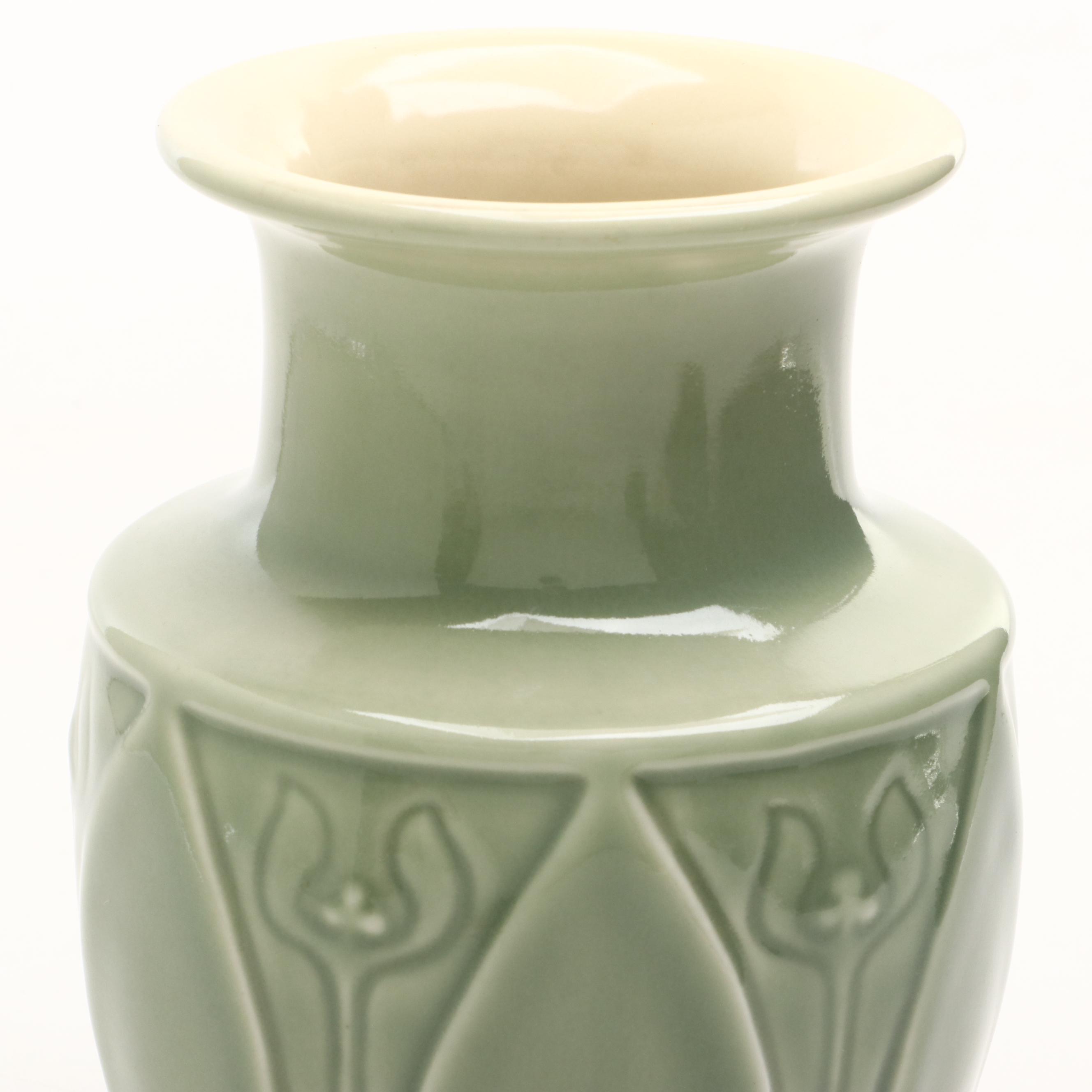 Rookwood Pottery High Gloss Incised Tulip Production cerVase, 1934