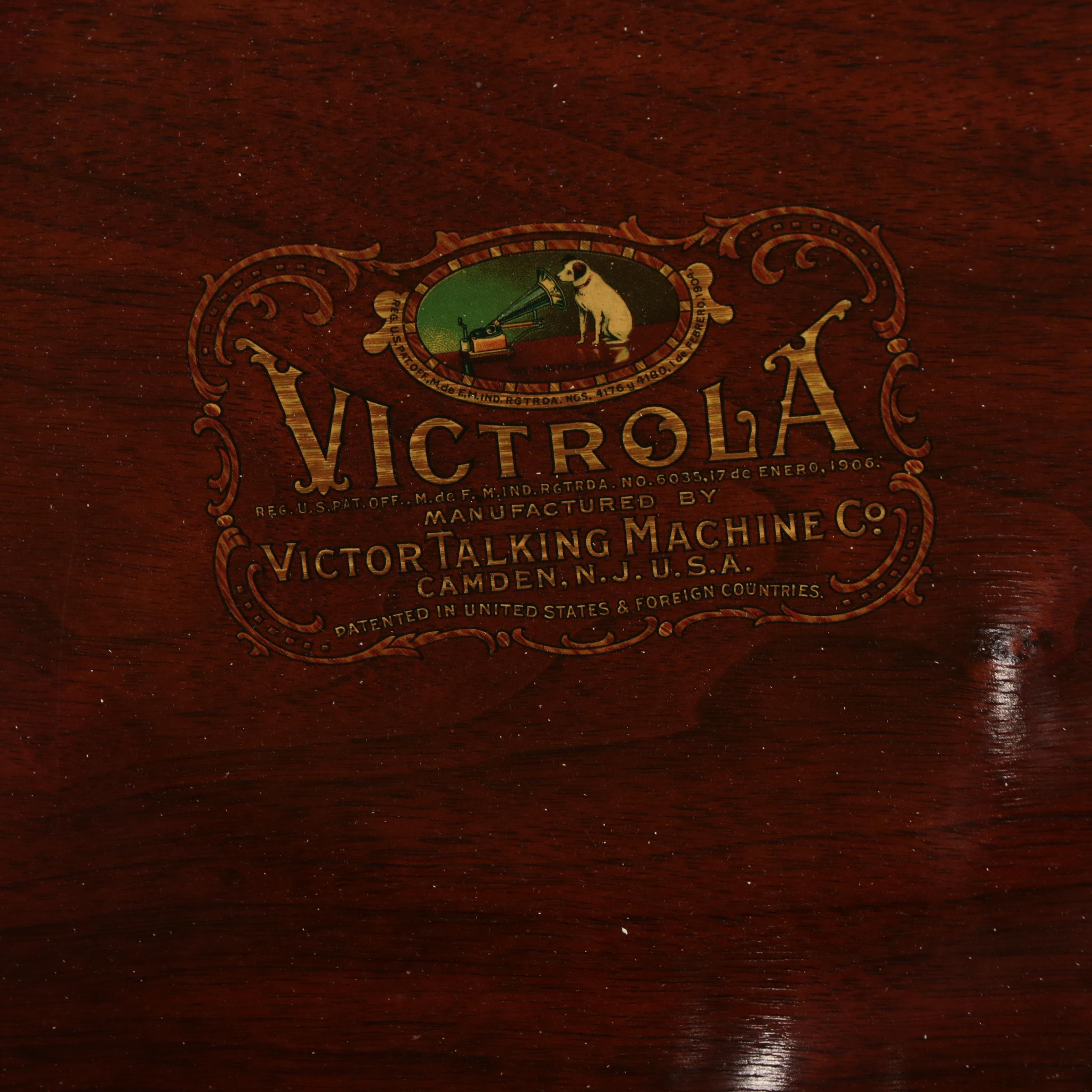 DRT Victor Victrola VV-90 Mahogany Phonograph, Early 20th Century