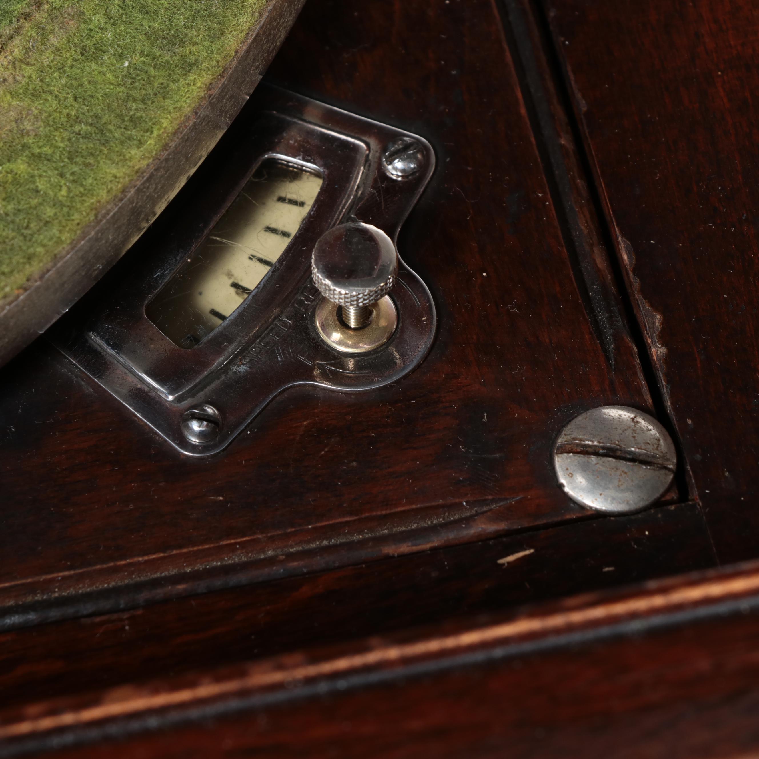 DRT Victor Victrola VV-90 Mahogany Phonograph, Early 20th Century