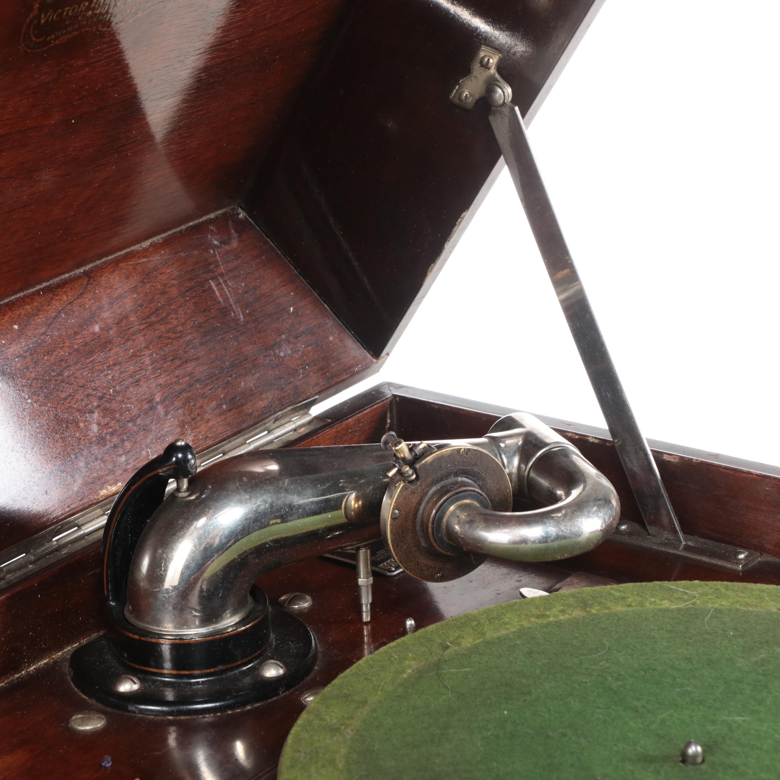 DRT Victor Victrola VV-90 Mahogany Phonograph, Early 20th Century