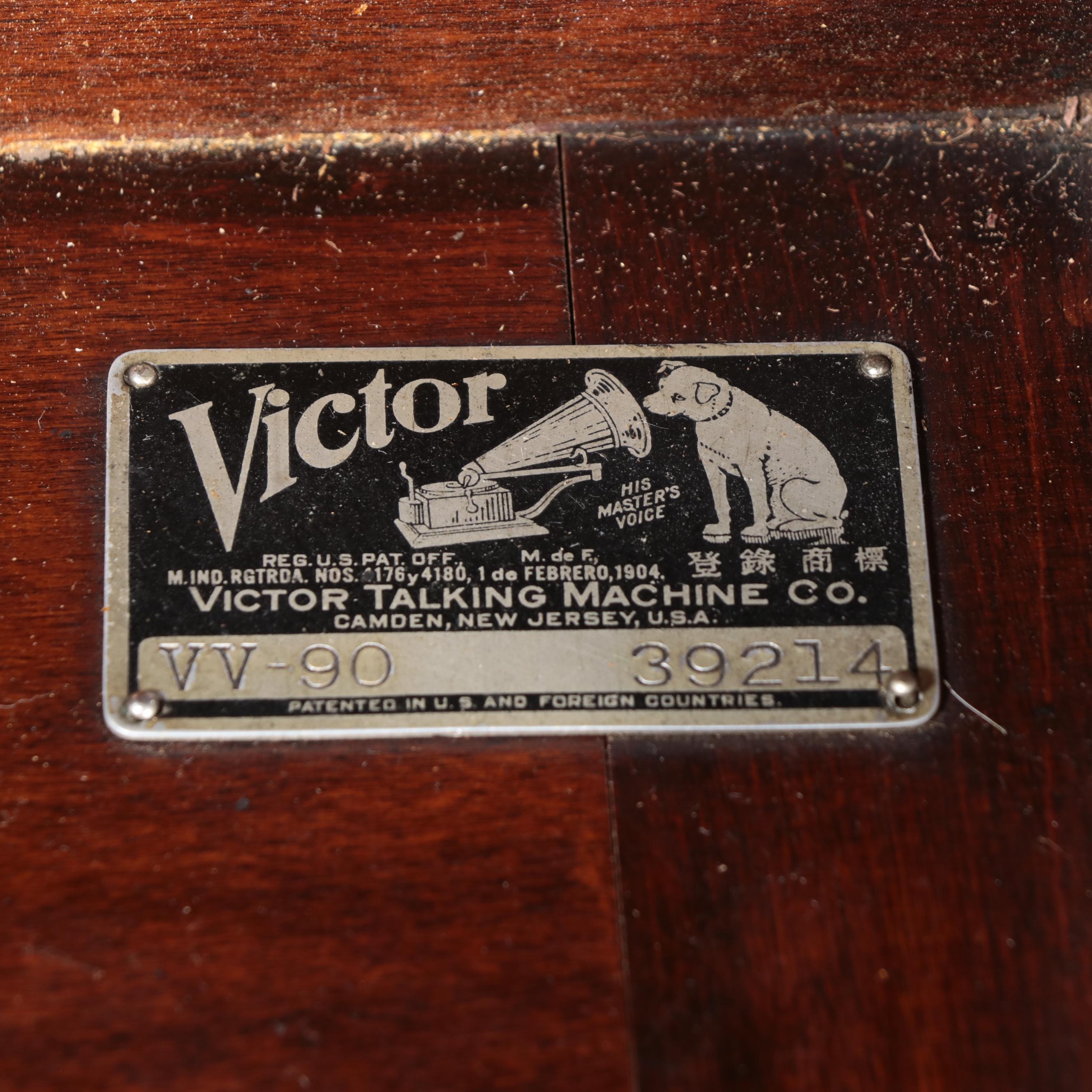 DRT Victor Victrola VV-90 Mahogany Phonograph, Early 20th Century
