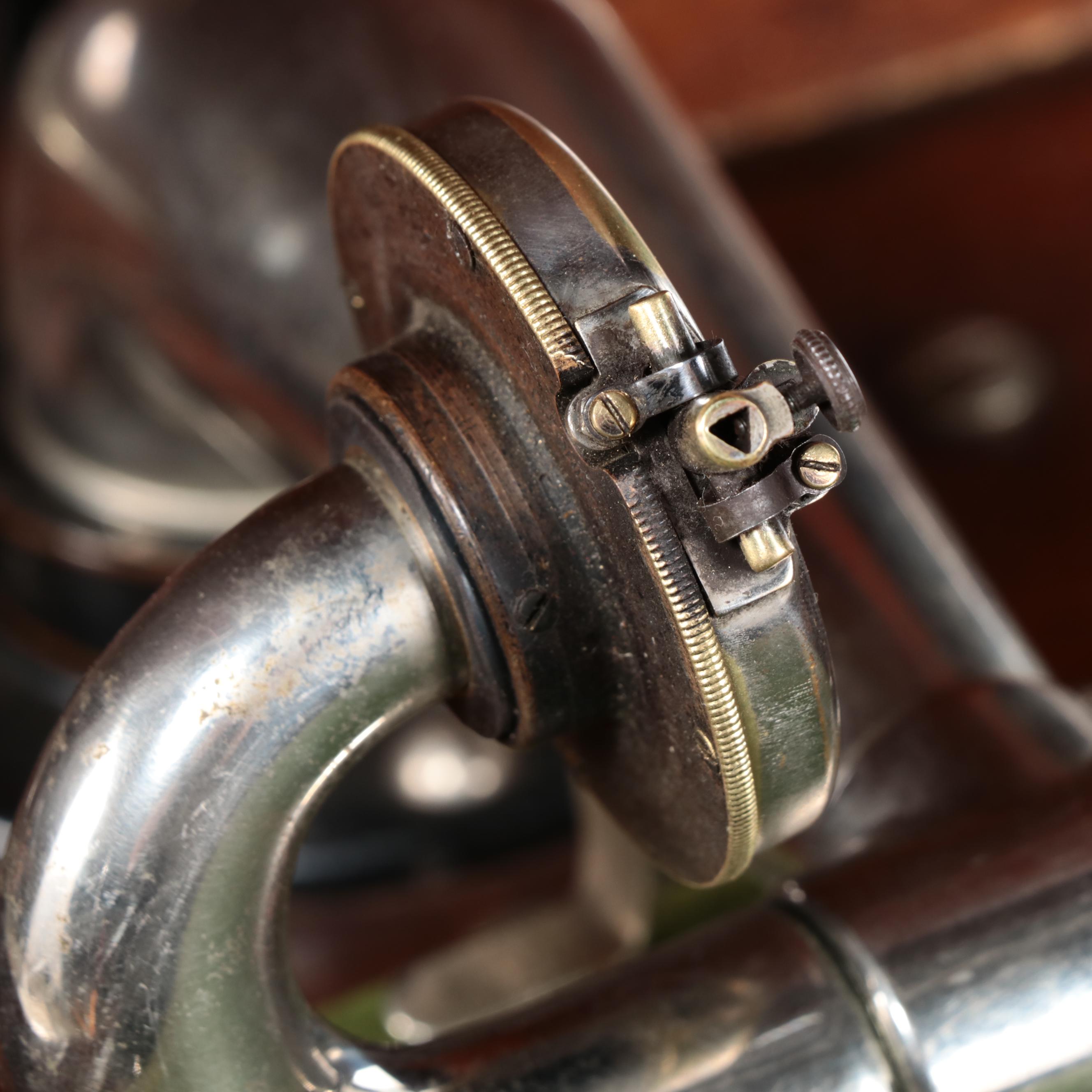 DRT Victor Victrola VV-90 Mahogany Phonograph, Early 20th Century