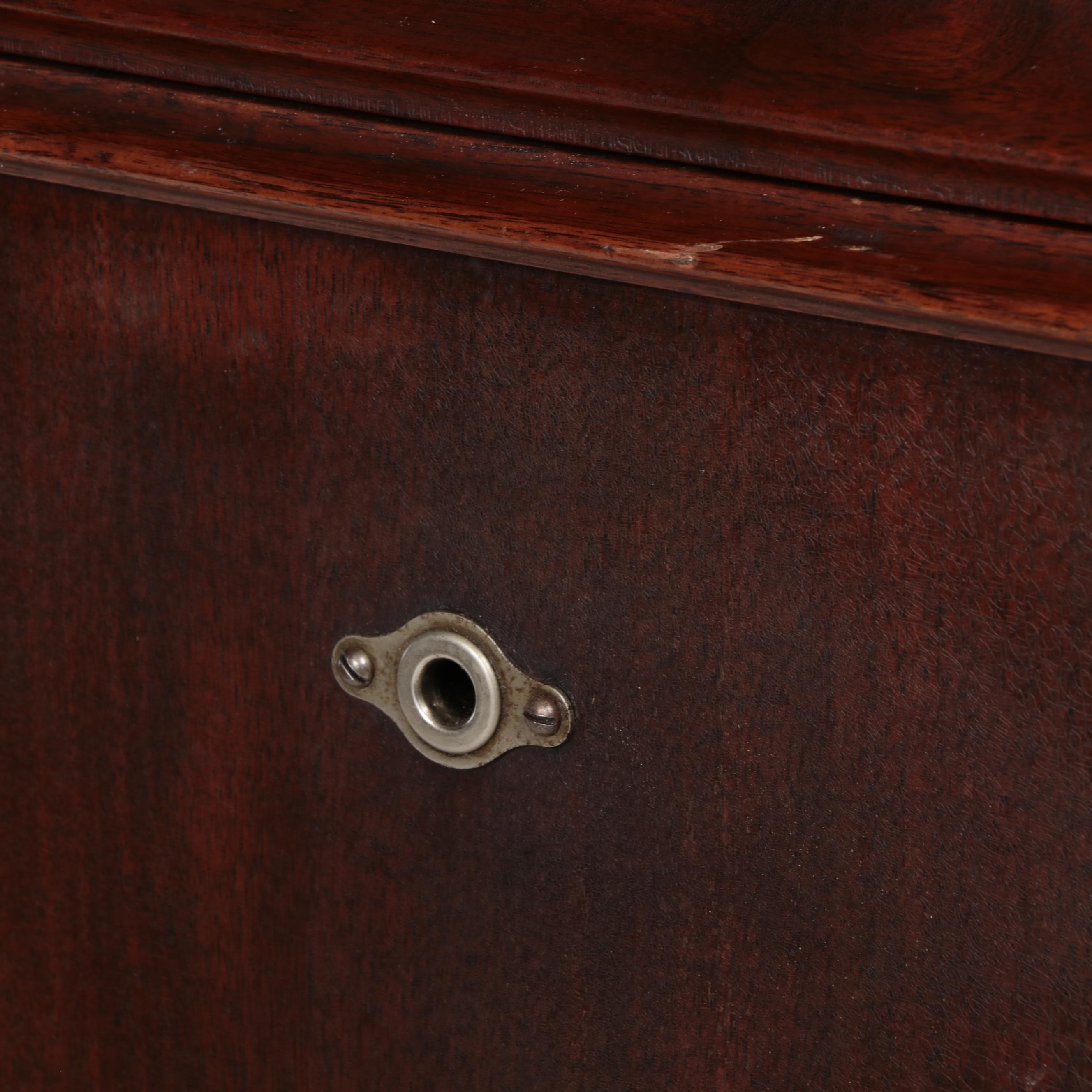 DRT Victor Victrola VV-90 Mahogany Phonograph, Early 20th Century