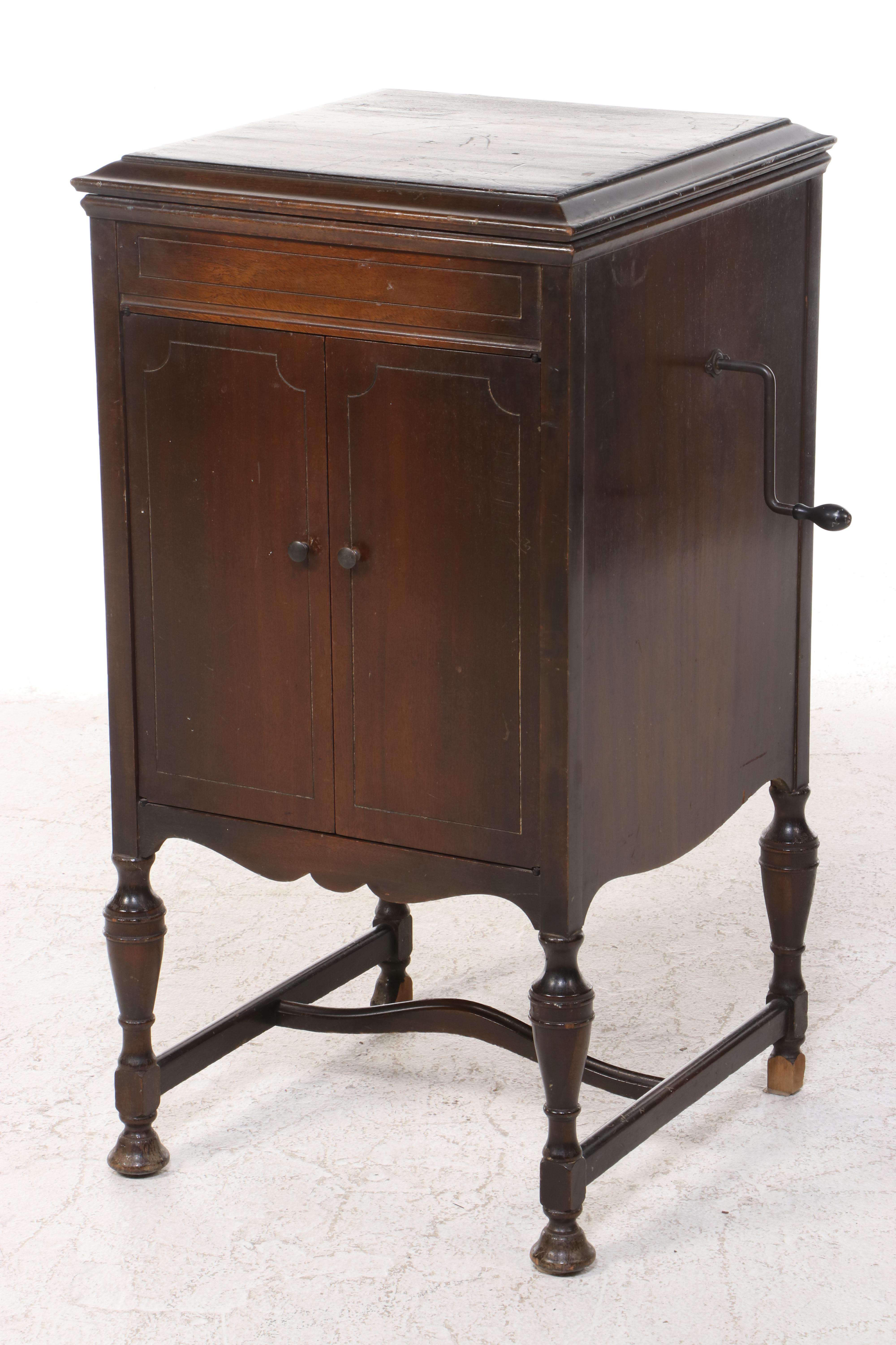 Victrola VV43 Consolette Mahogany Cabinet Talking Machine, c. 1925