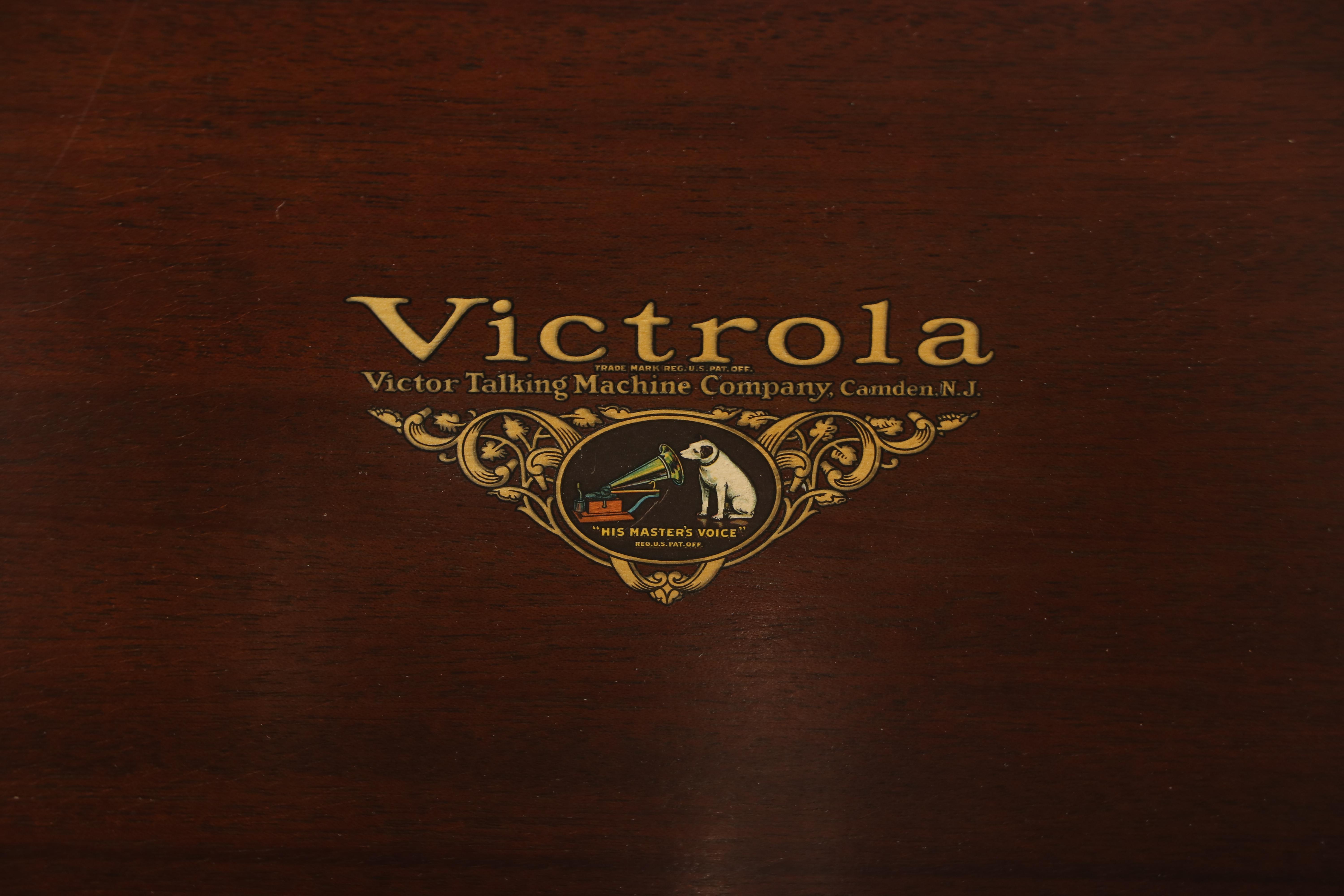 Victrola VV43 Consolette Mahogany Cabinet Talking Machine, c. 1925