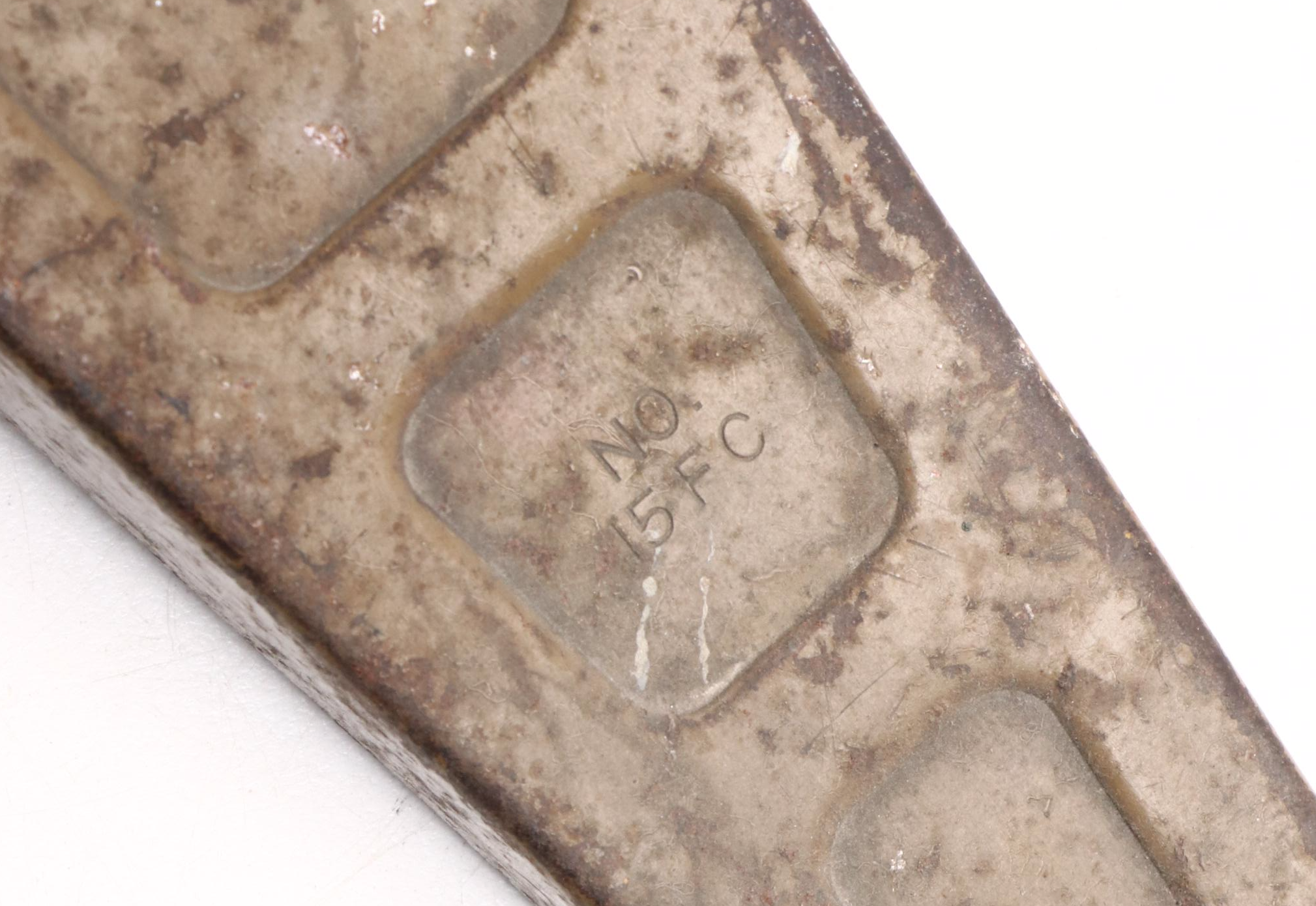 Big-Bang Cast Iron Cannon with Embossed Brass Powder Horn