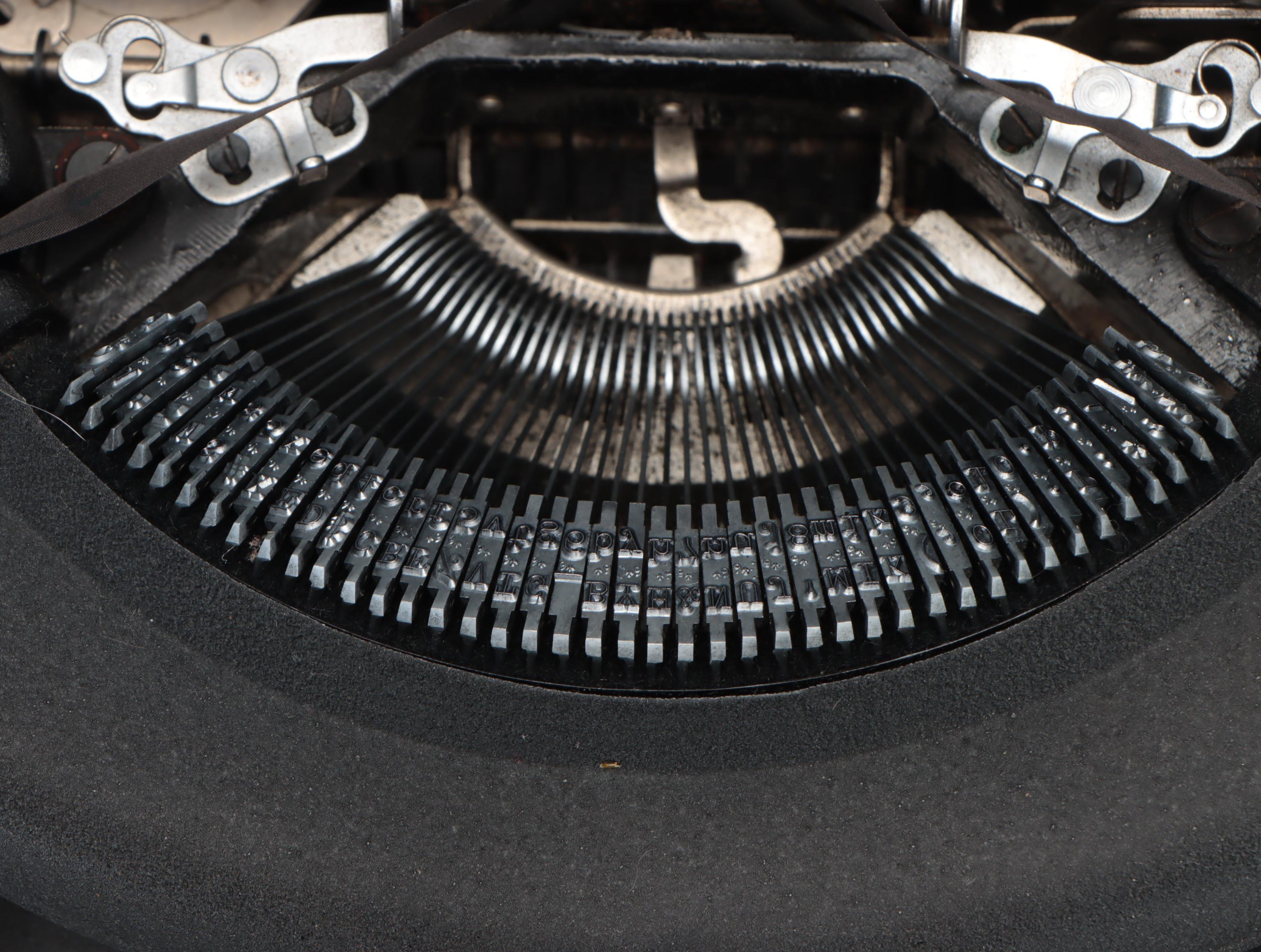 Remington Rand Noiseless Portable Typewriter with Case