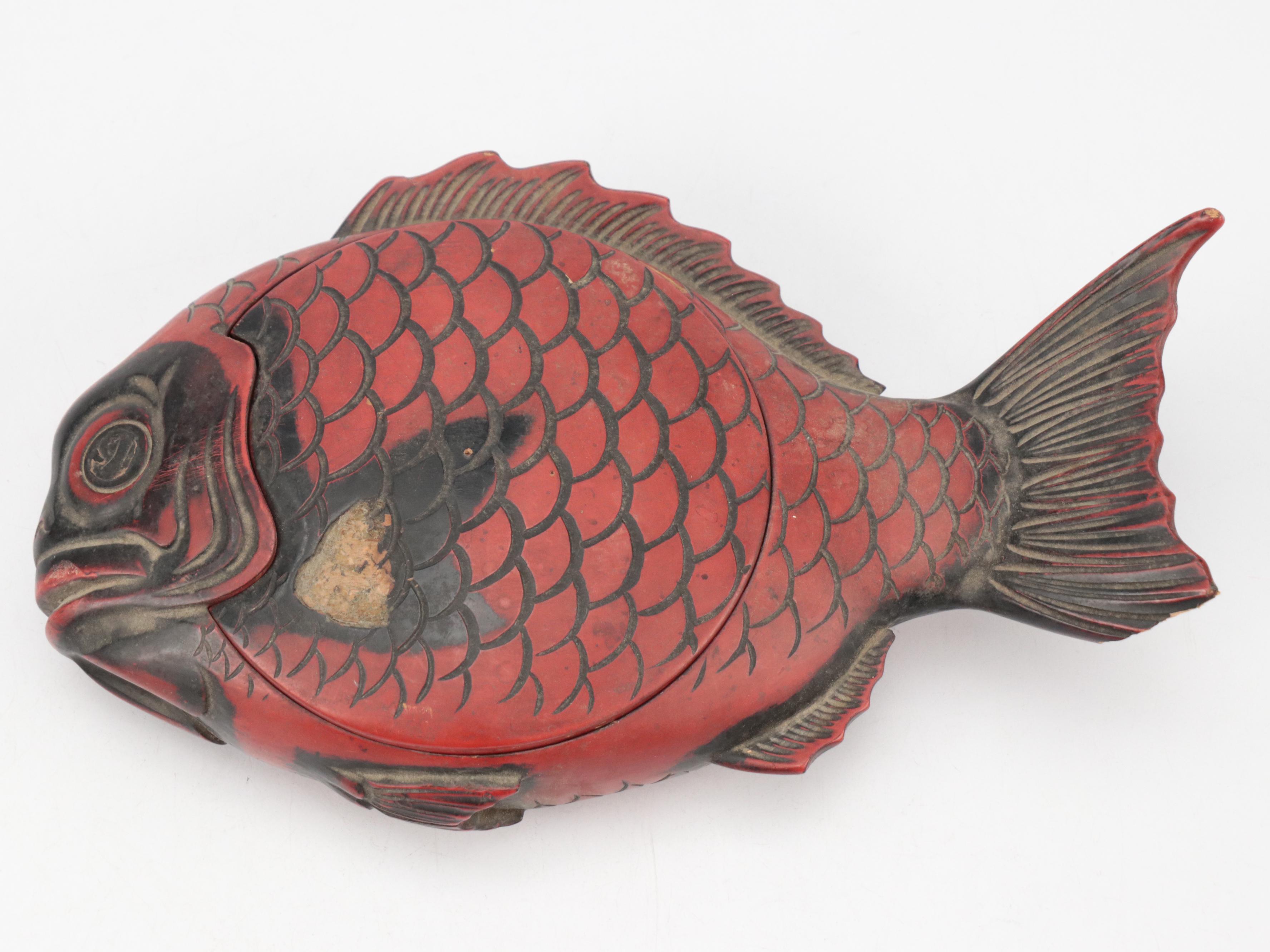 Fish-Shaped Lacquered Wood Box with Chinese Ceramic Tray