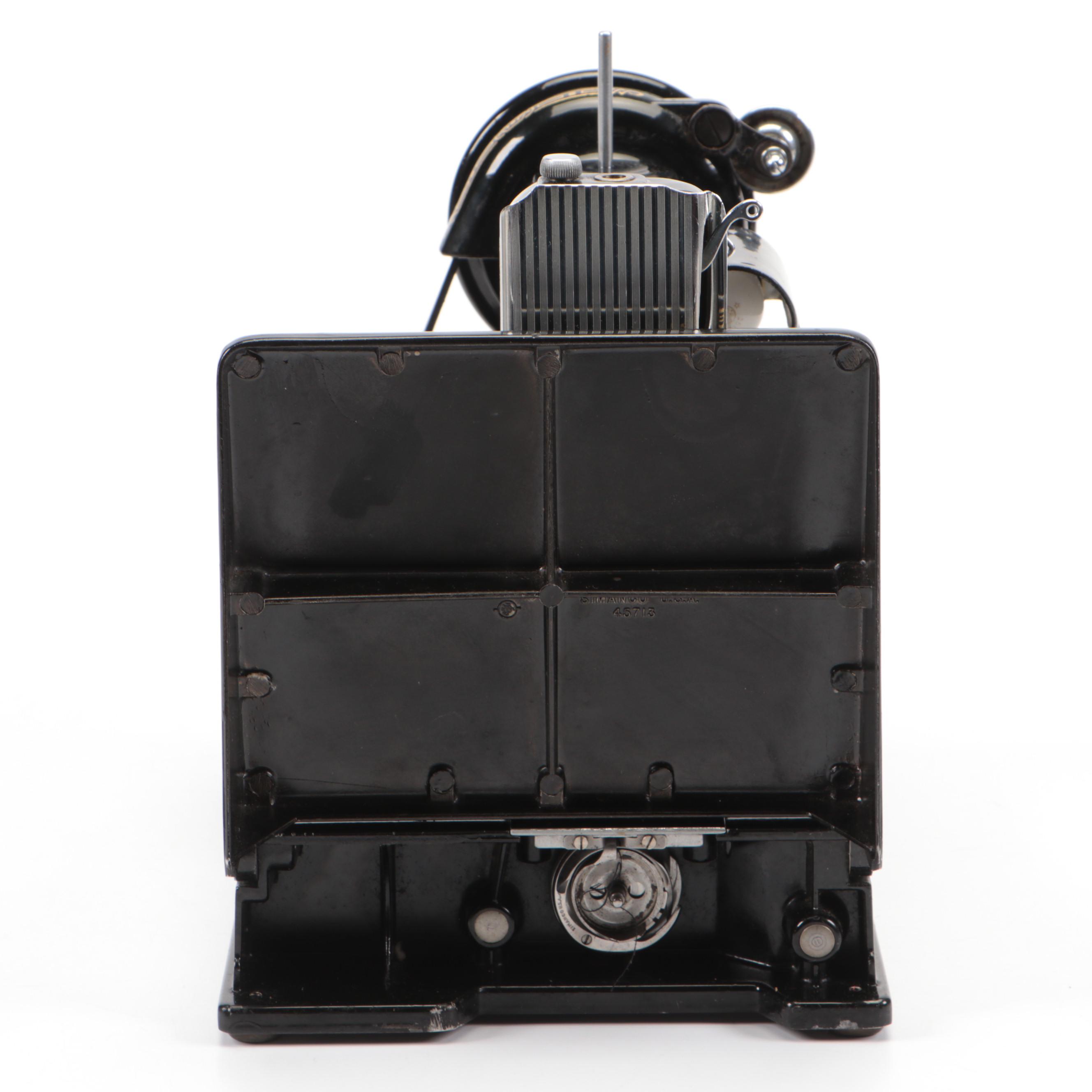 Singer 678-3 "Featherweight" Portable Sewing Machine with Case