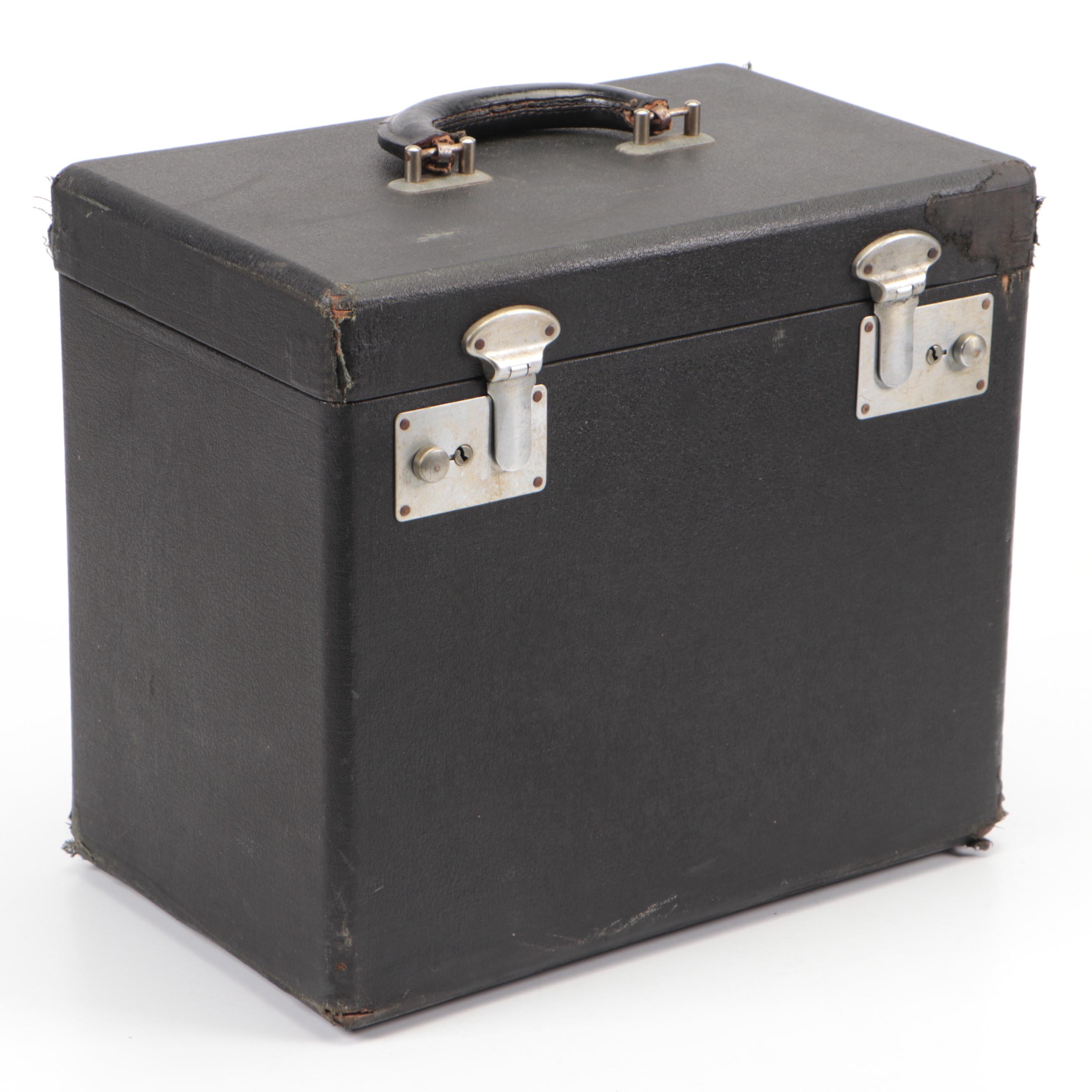 Singer 678-3 "Featherweight" Portable Sewing Machine with Case