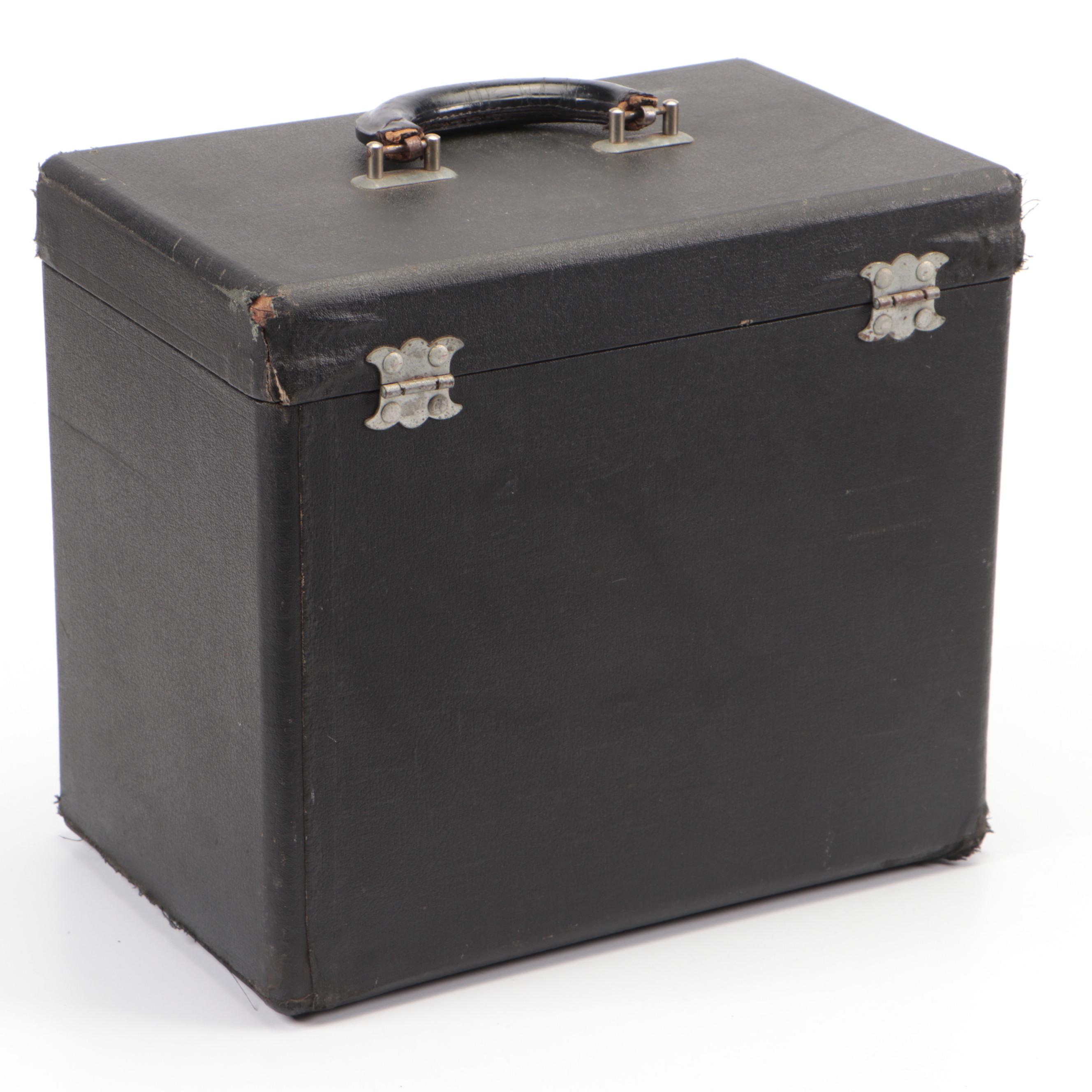 Singer 678-3 "Featherweight" Portable Sewing Machine with Case