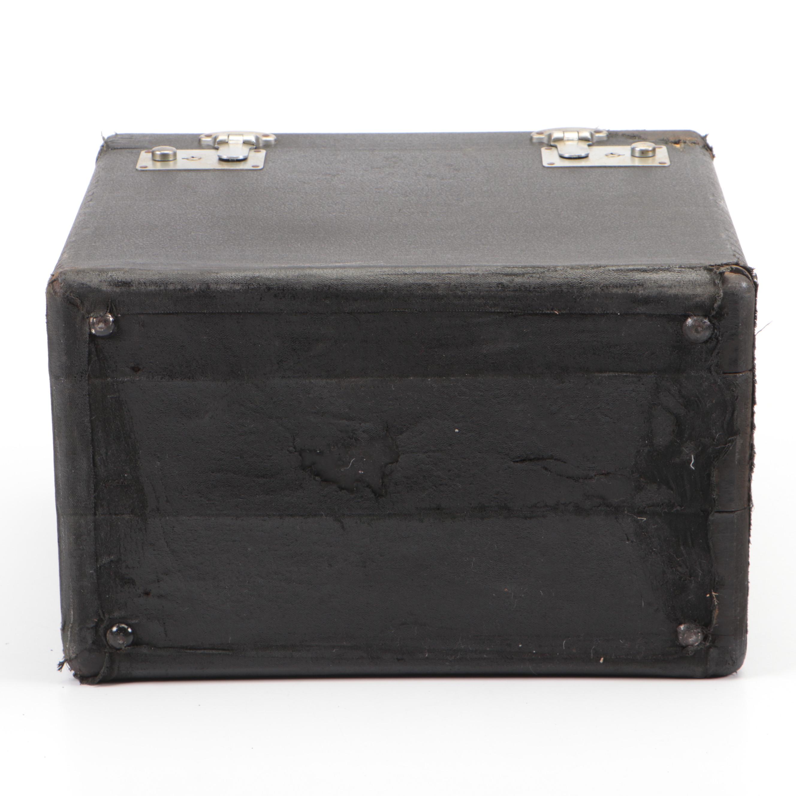 Singer 678-3 "Featherweight" Portable Sewing Machine with Case