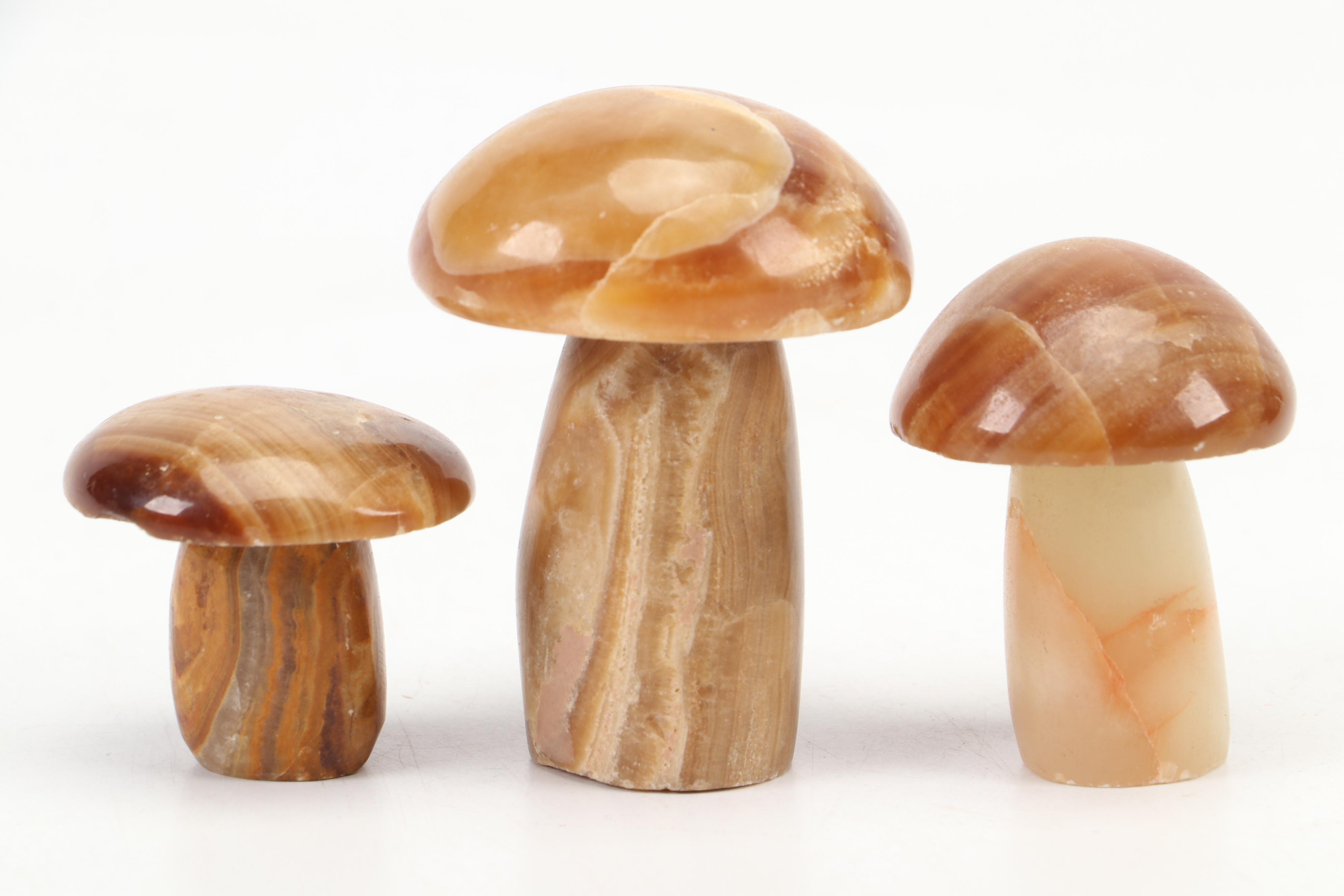 Royal Doulton "The Jackdaw of Rheims" Pitcher with Majolica Charger and Decor