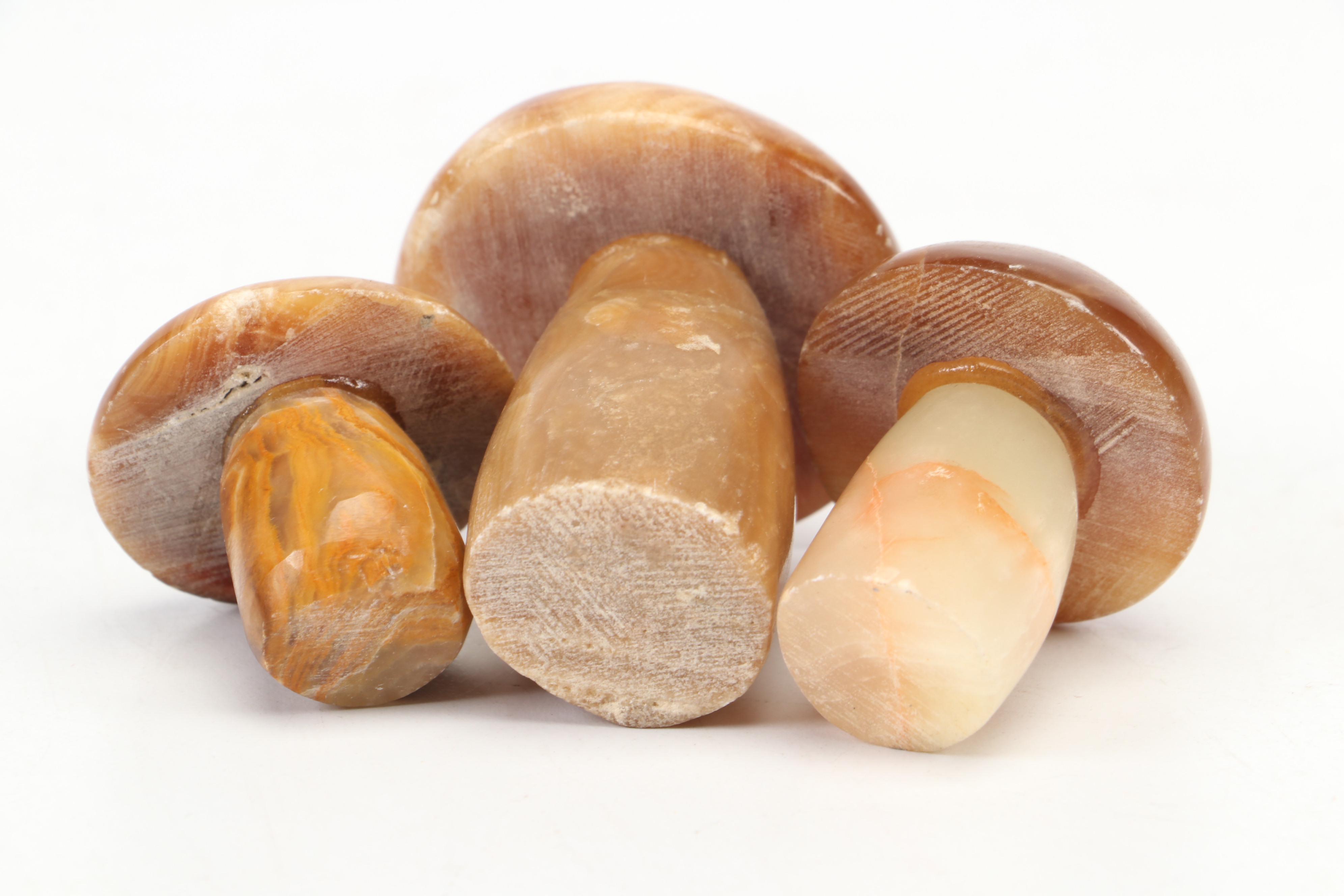 Royal Doulton "The Jackdaw of Rheims" Pitcher with Majolica Charger and Decor