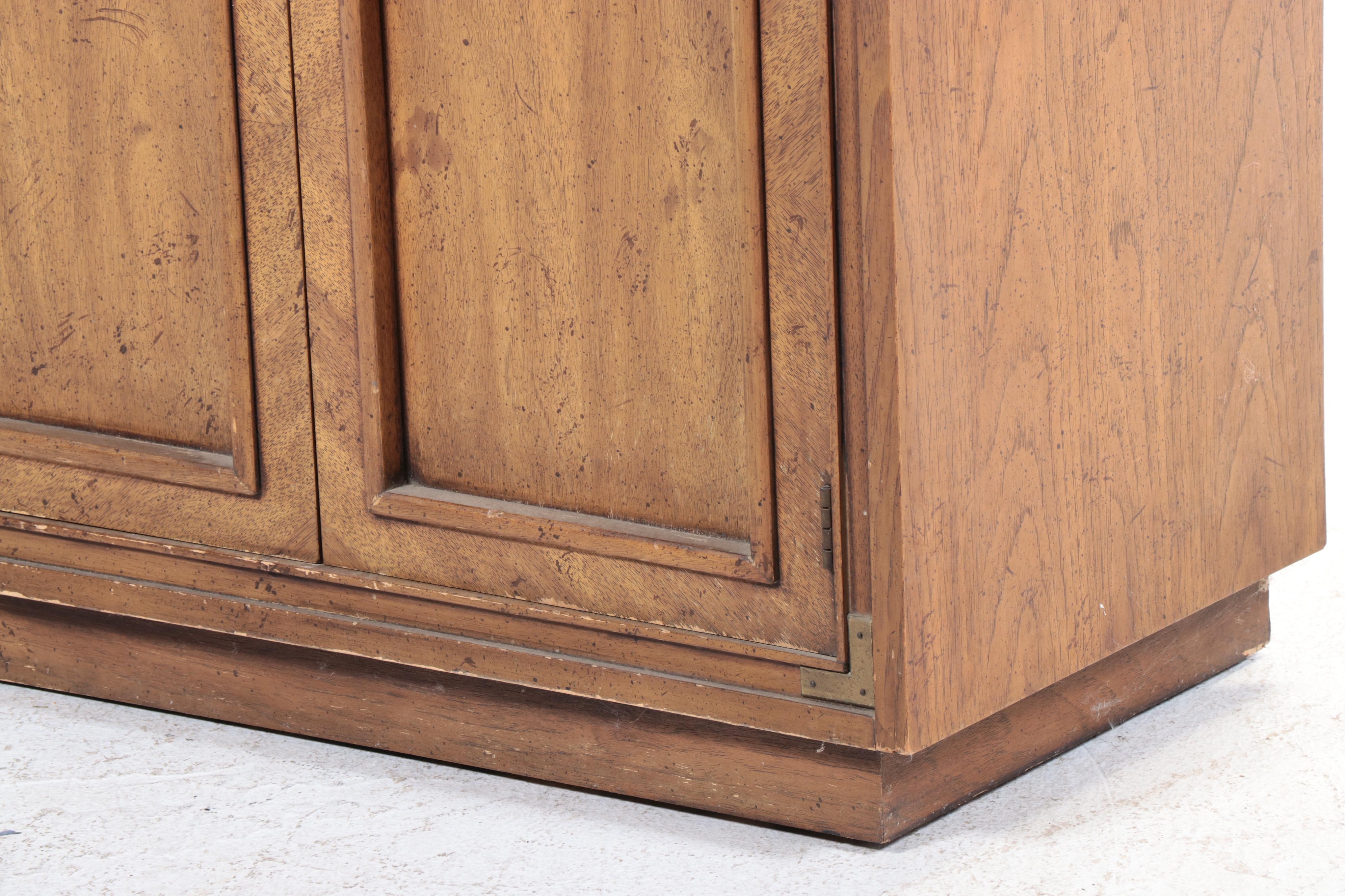 Illuminated Pecan and Glass China Cabinet, Mid to Late 20th Century