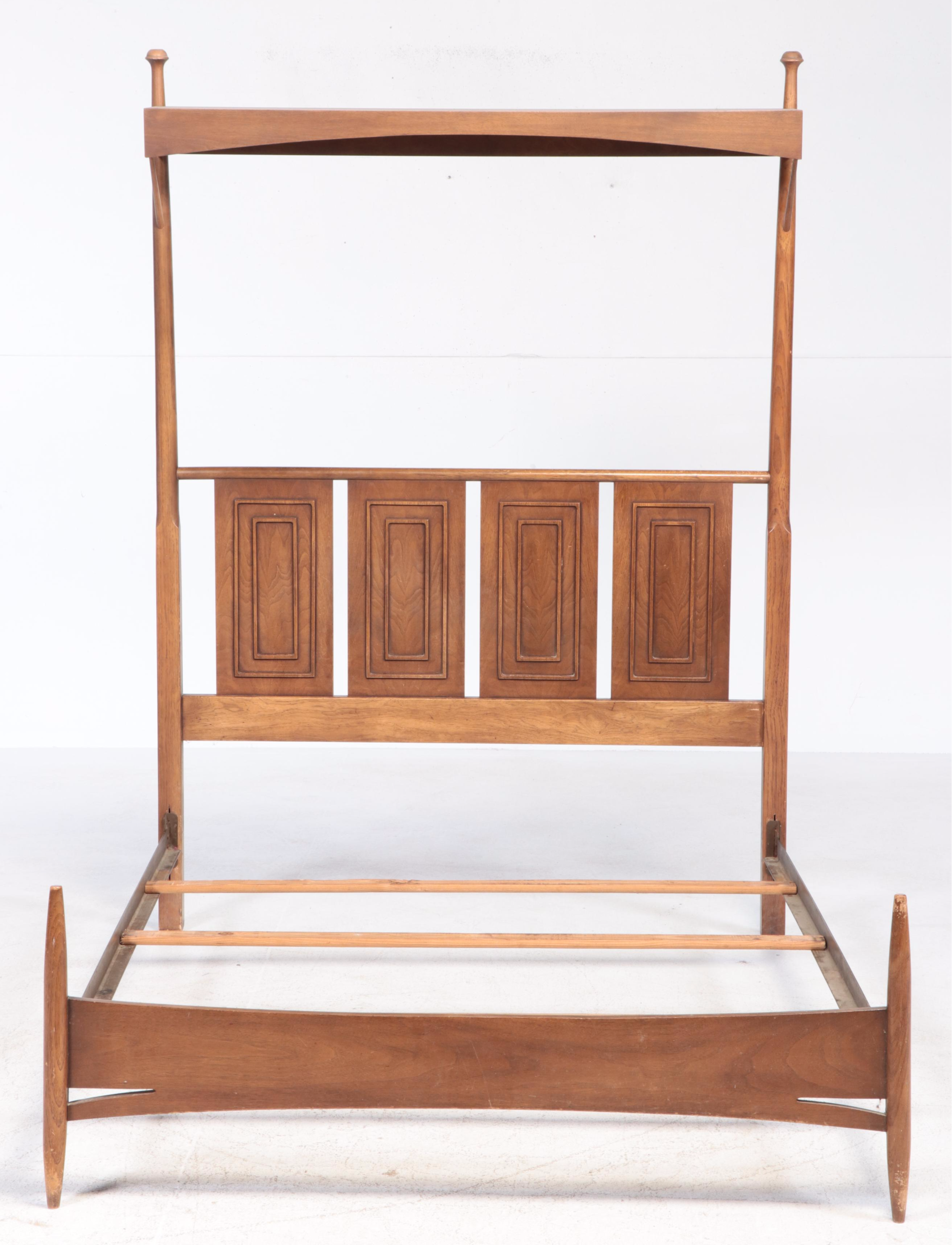 Broyhill "Sculptra" Canopy Bed with Bedside Cabinets, Mid to Late 20th Century