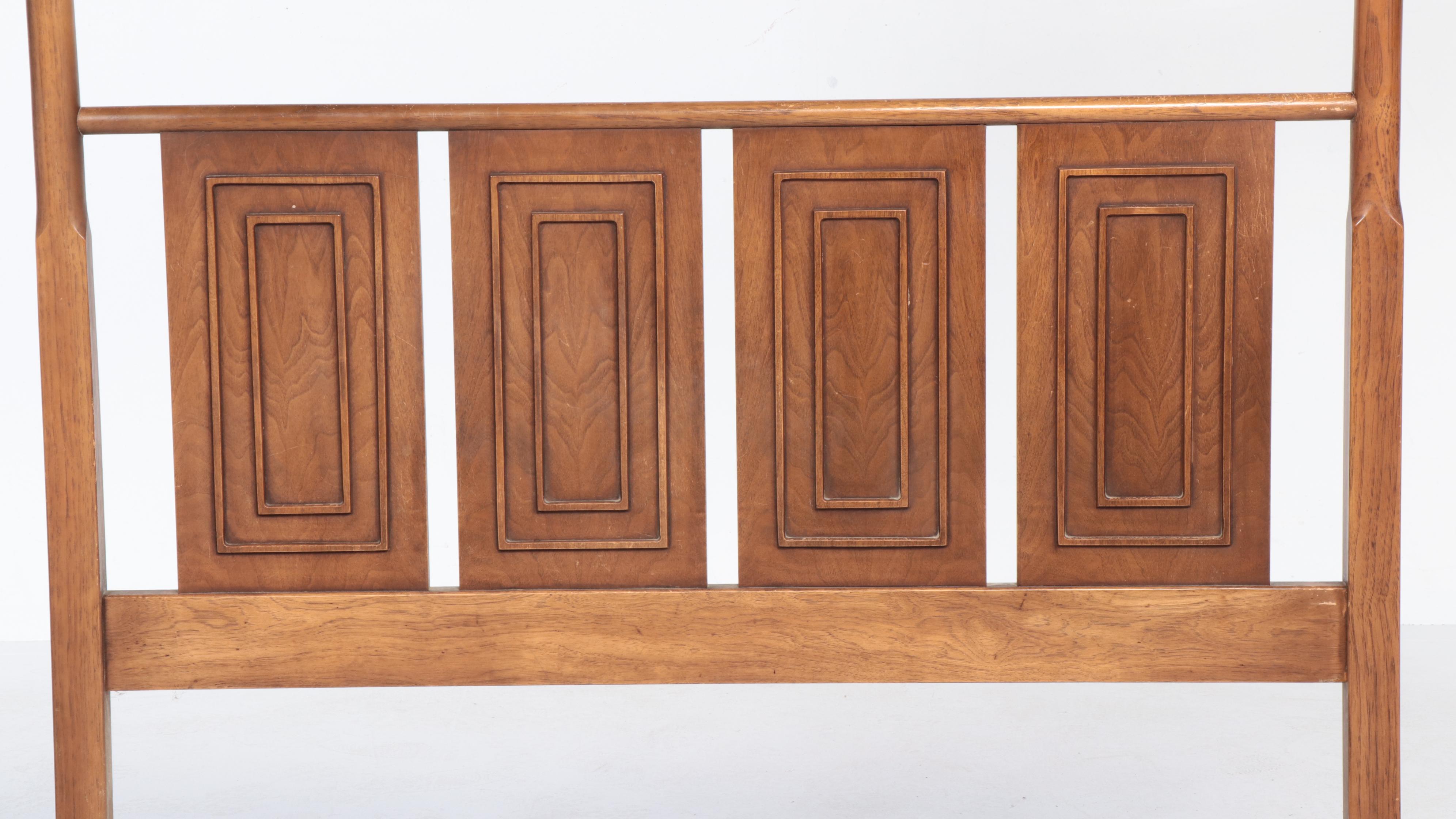 Broyhill "Sculptra" Canopy Bed with Bedside Cabinets, Mid to Late 20th Century