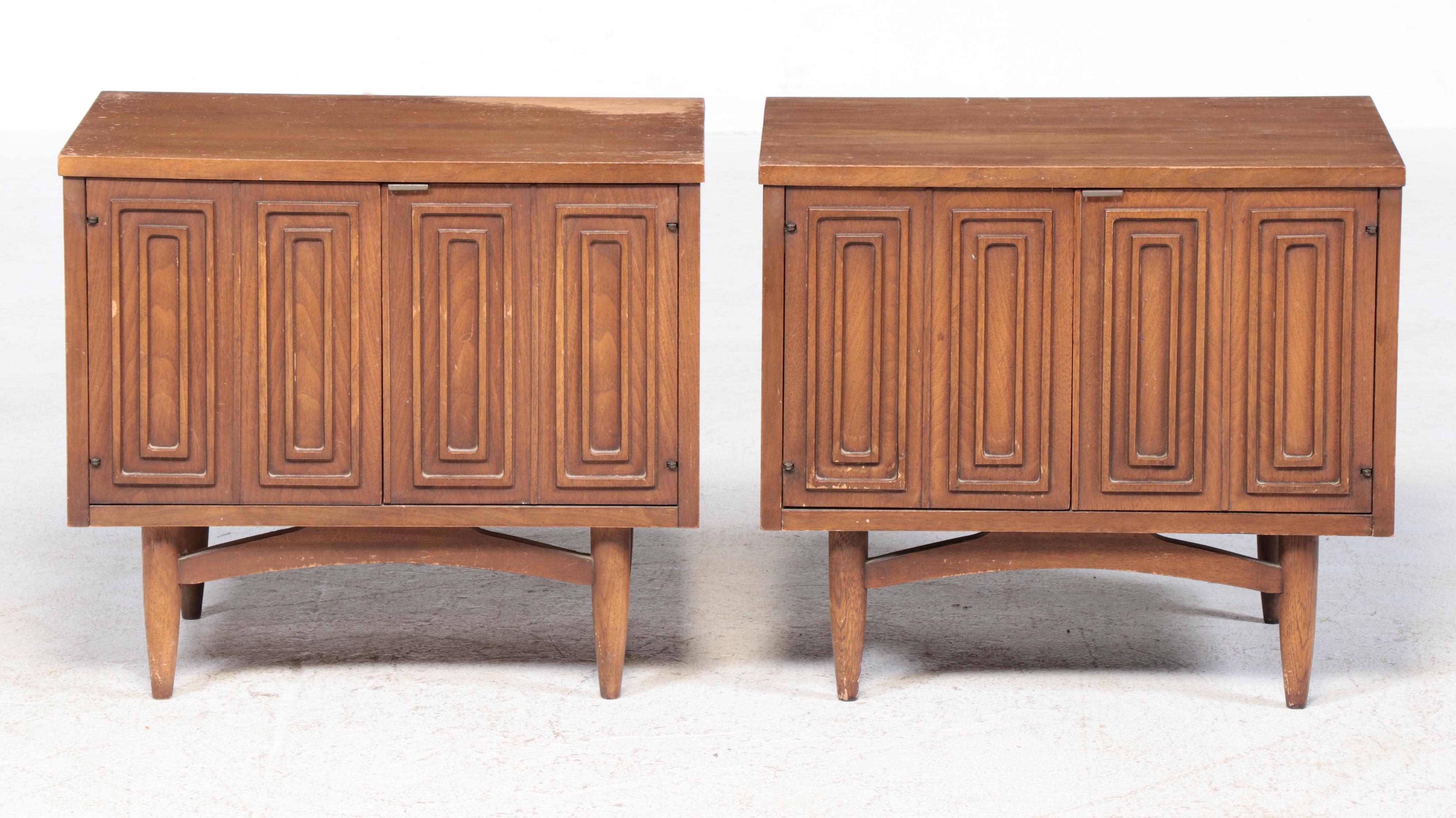 Broyhill "Sculptra" Canopy Bed with Bedside Cabinets, Mid to Late 20th Century