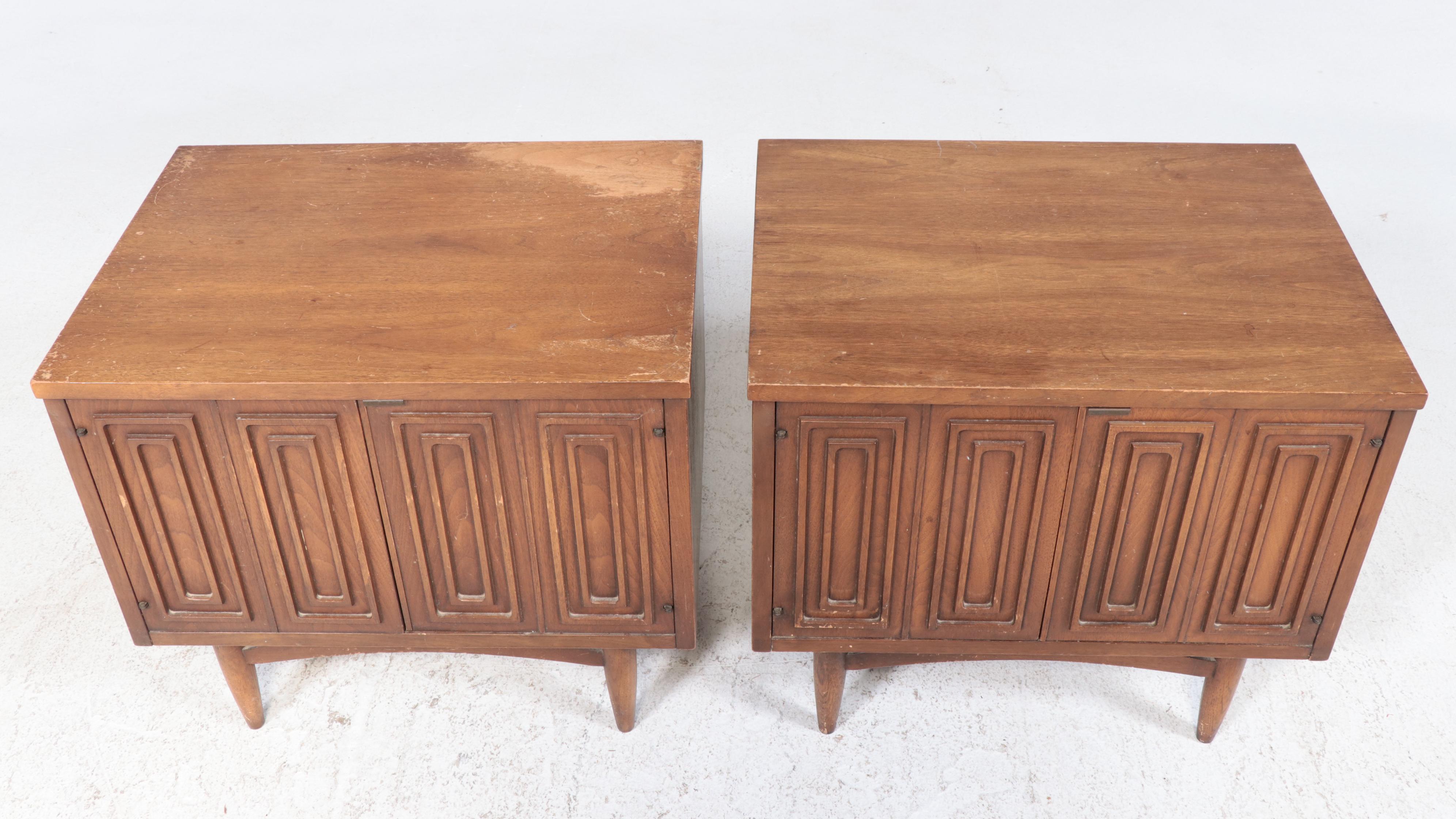 Broyhill "Sculptra" Canopy Bed with Bedside Cabinets, Mid to Late 20th Century