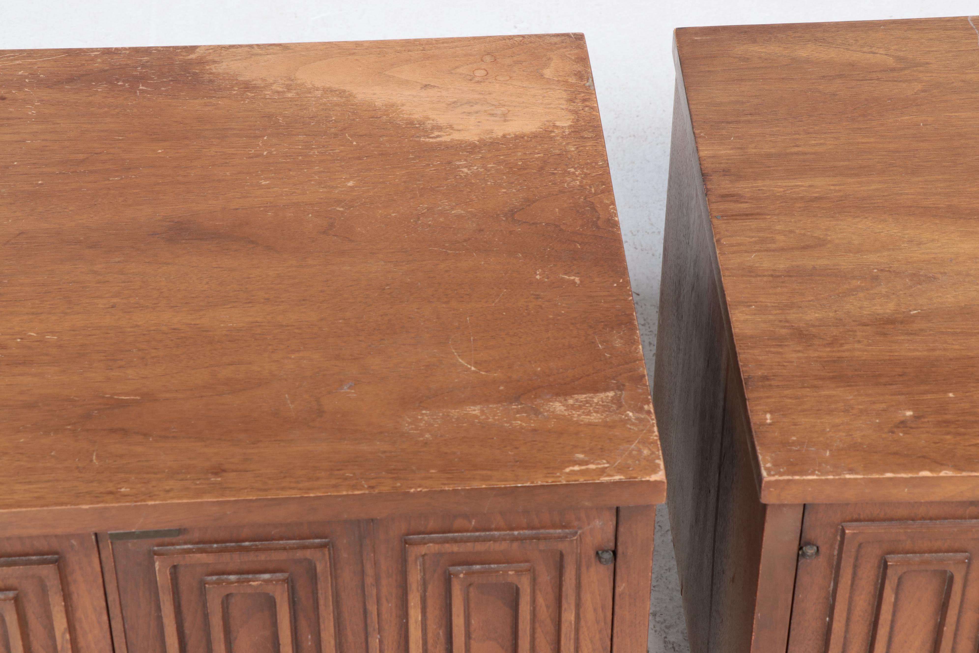 Broyhill "Sculptra" Canopy Bed with Bedside Cabinets, Mid to Late 20th Century