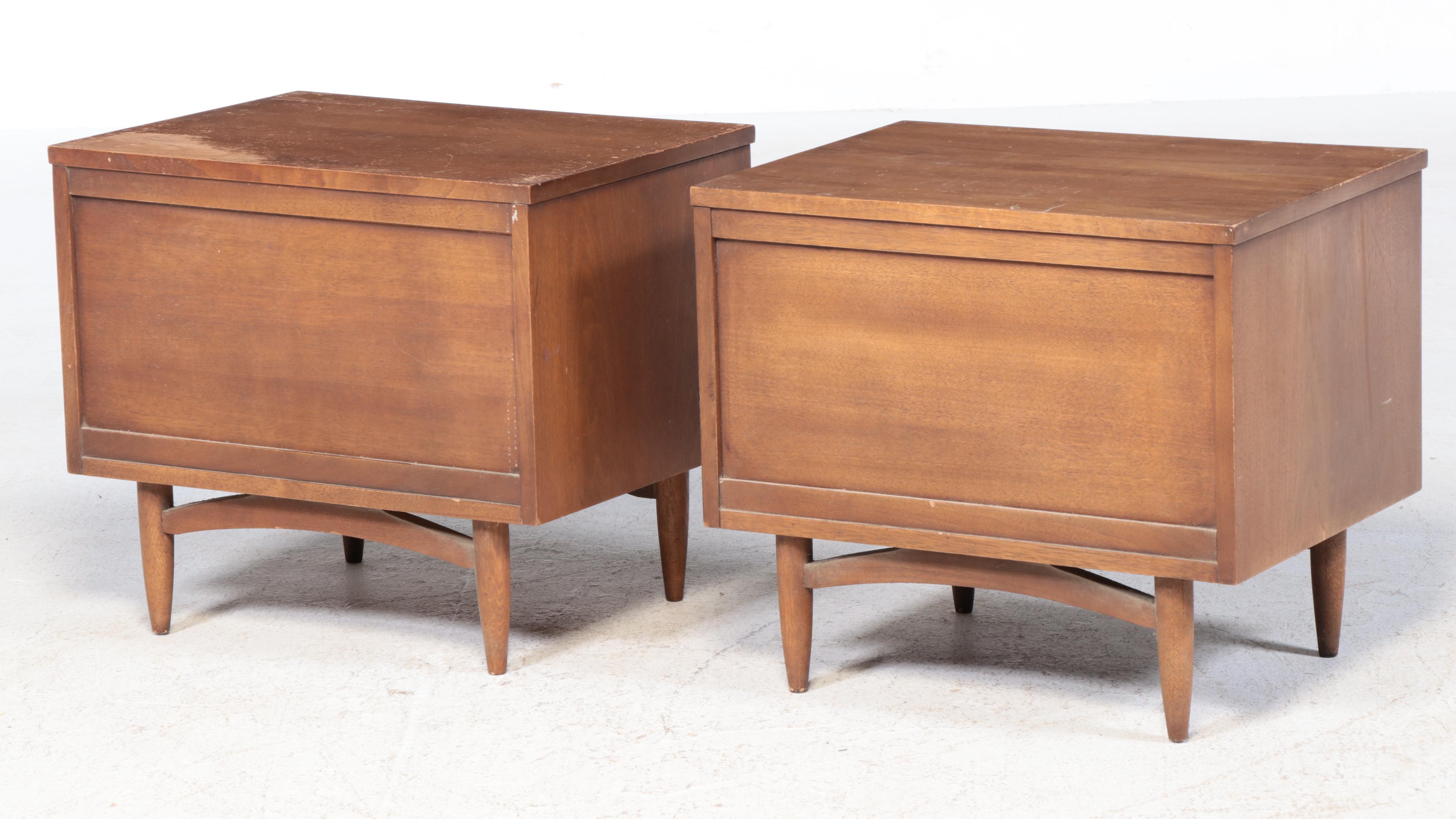 Broyhill "Sculptra" Canopy Bed with Bedside Cabinets, Mid to Late 20th Century