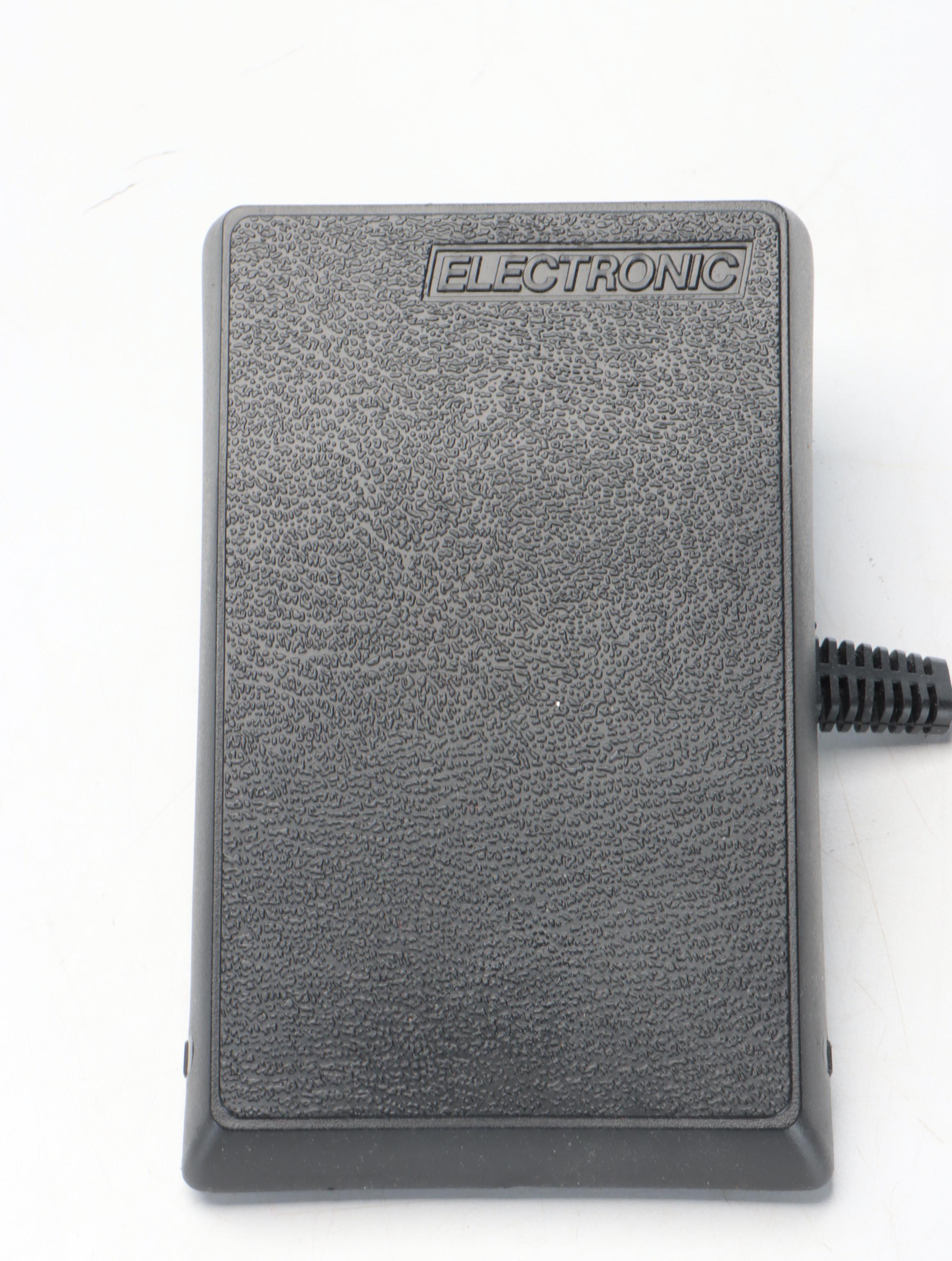 Singer CG-590 Commercial Grade Sewing Machine