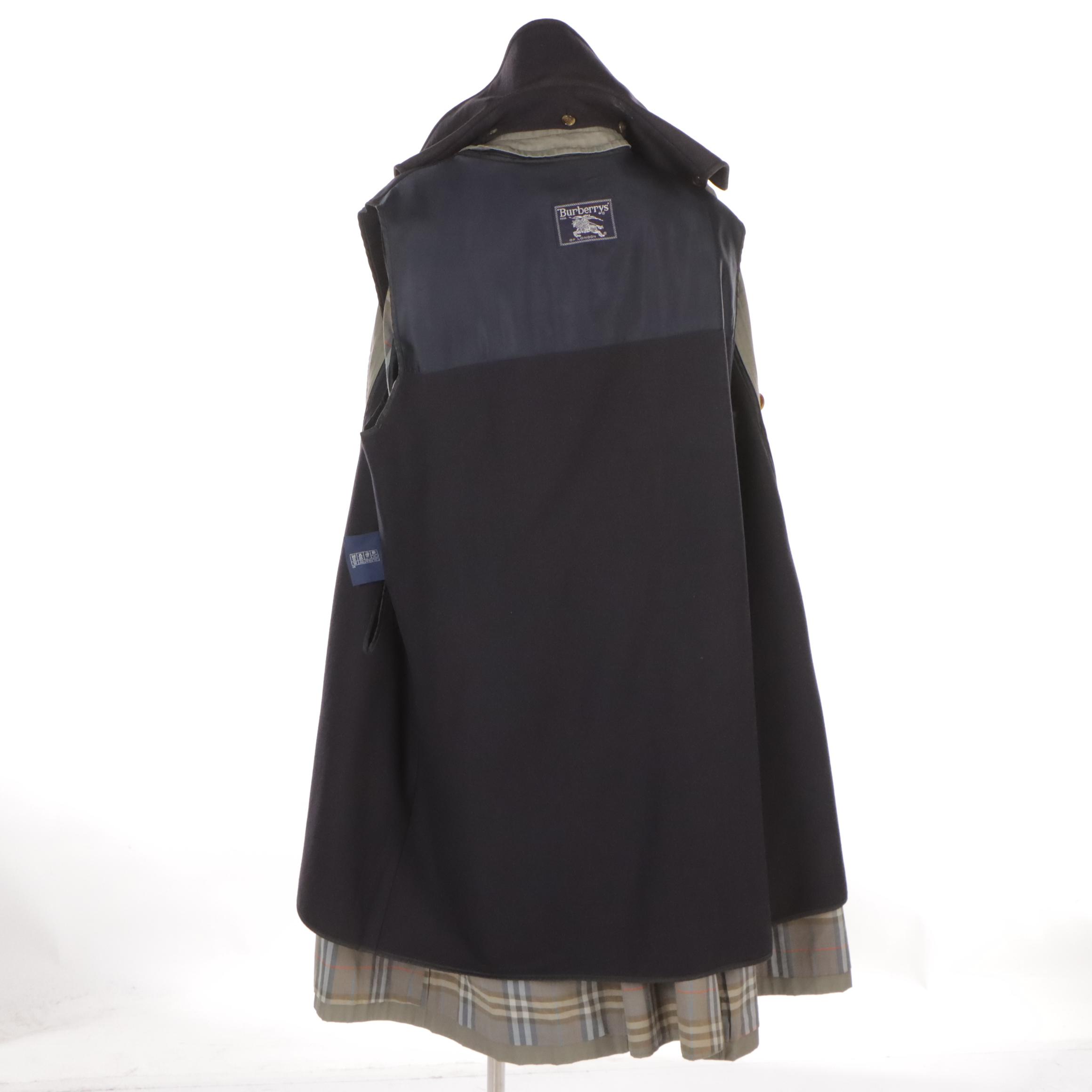 Unisex 'Burberrys' Green Cotton Trench Coat with Wool Collar/Liner