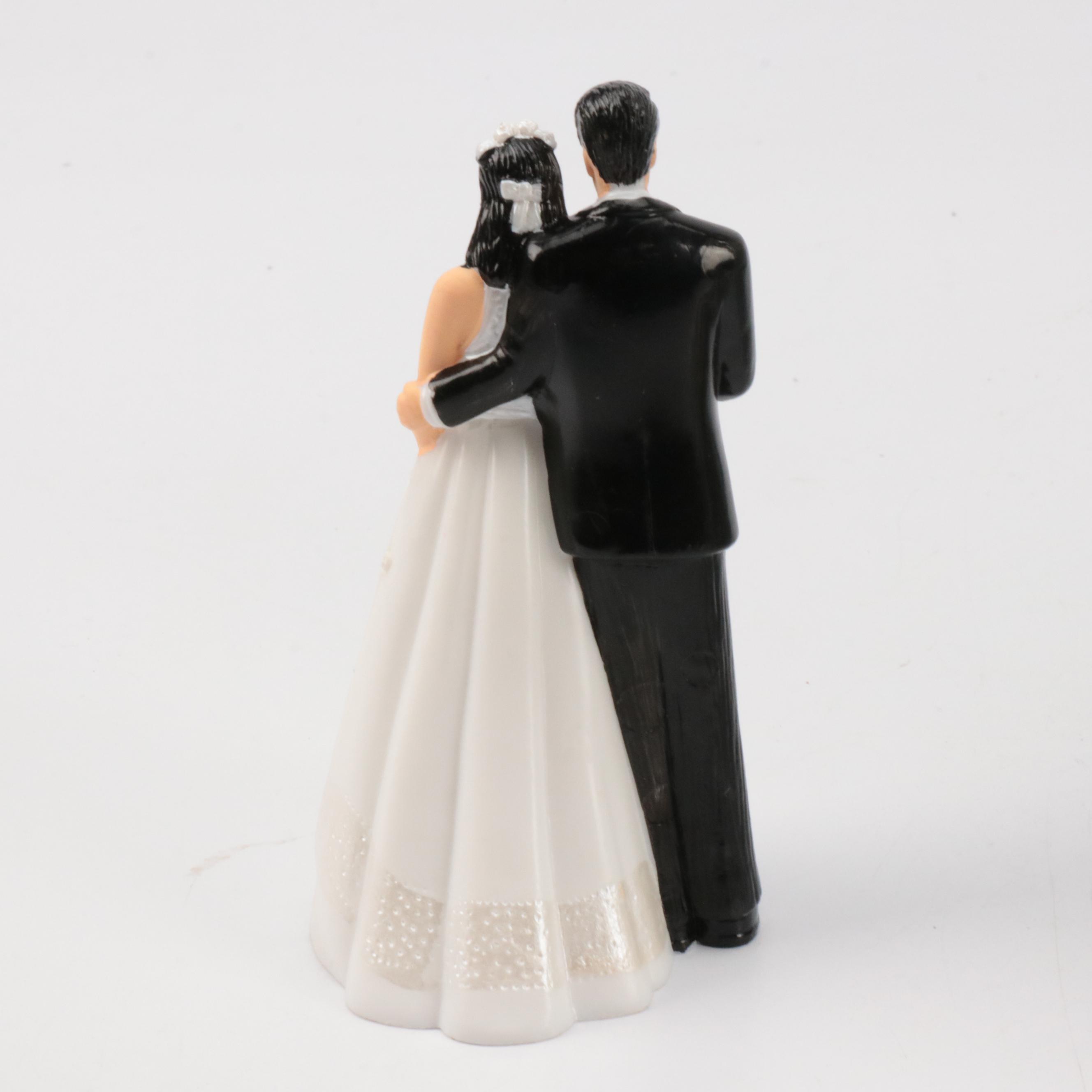 Plastic Wedding Cake Toppers with Decorative Cakes on Stands