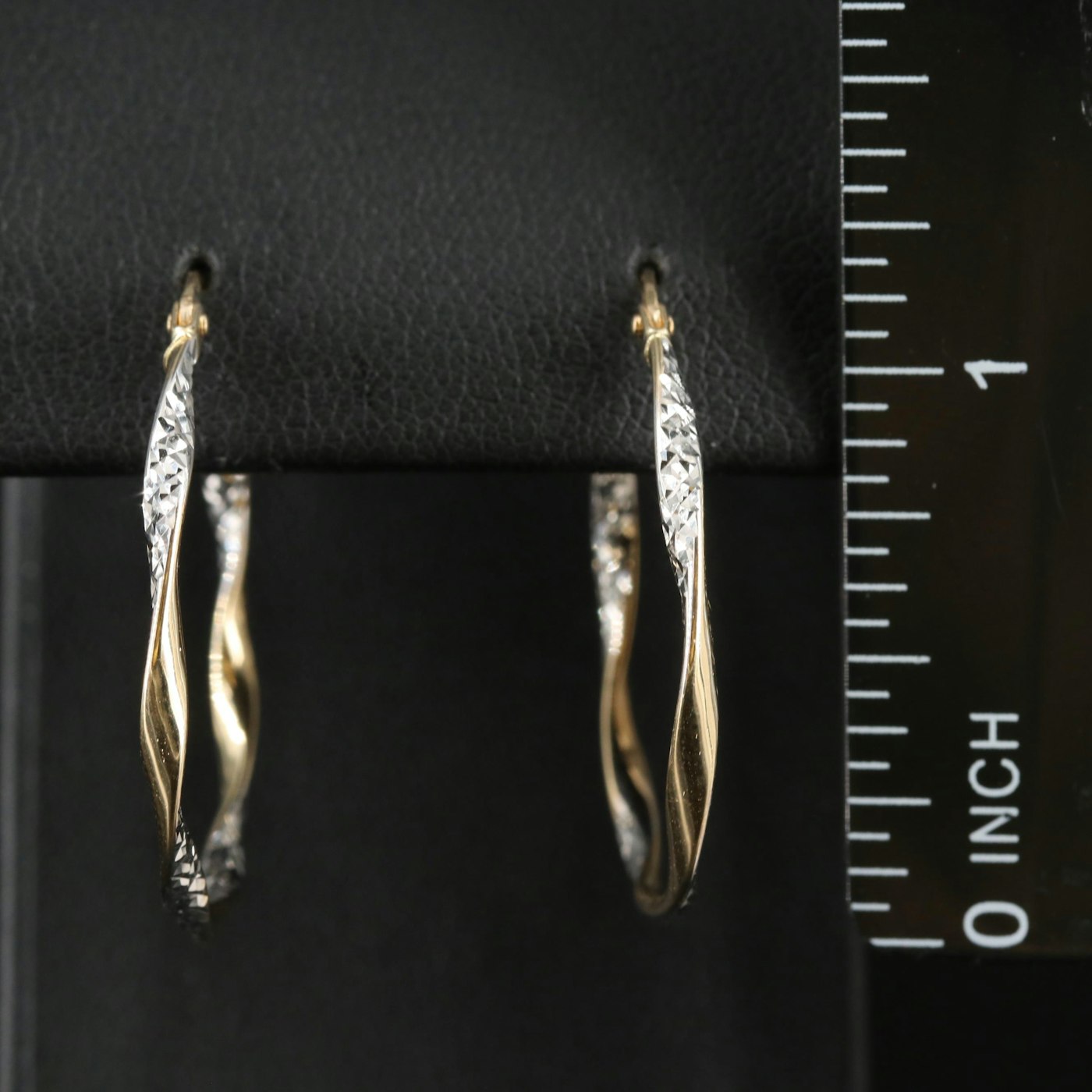 14K Fluted Hoop Earrings with Diamond-Cut Accents | EBTH