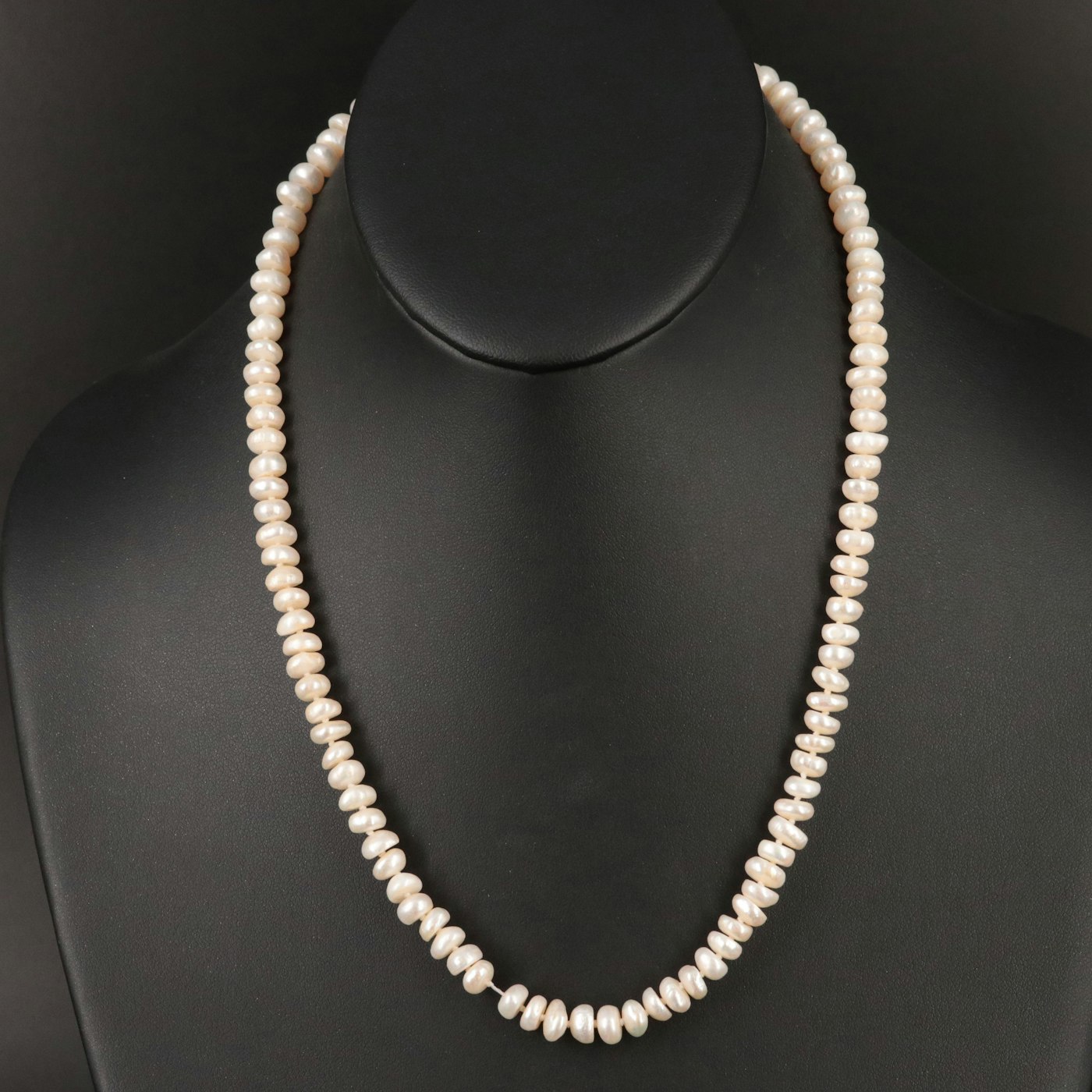 Pearl Necklace with 14K Clasp and Earrings | EBTH