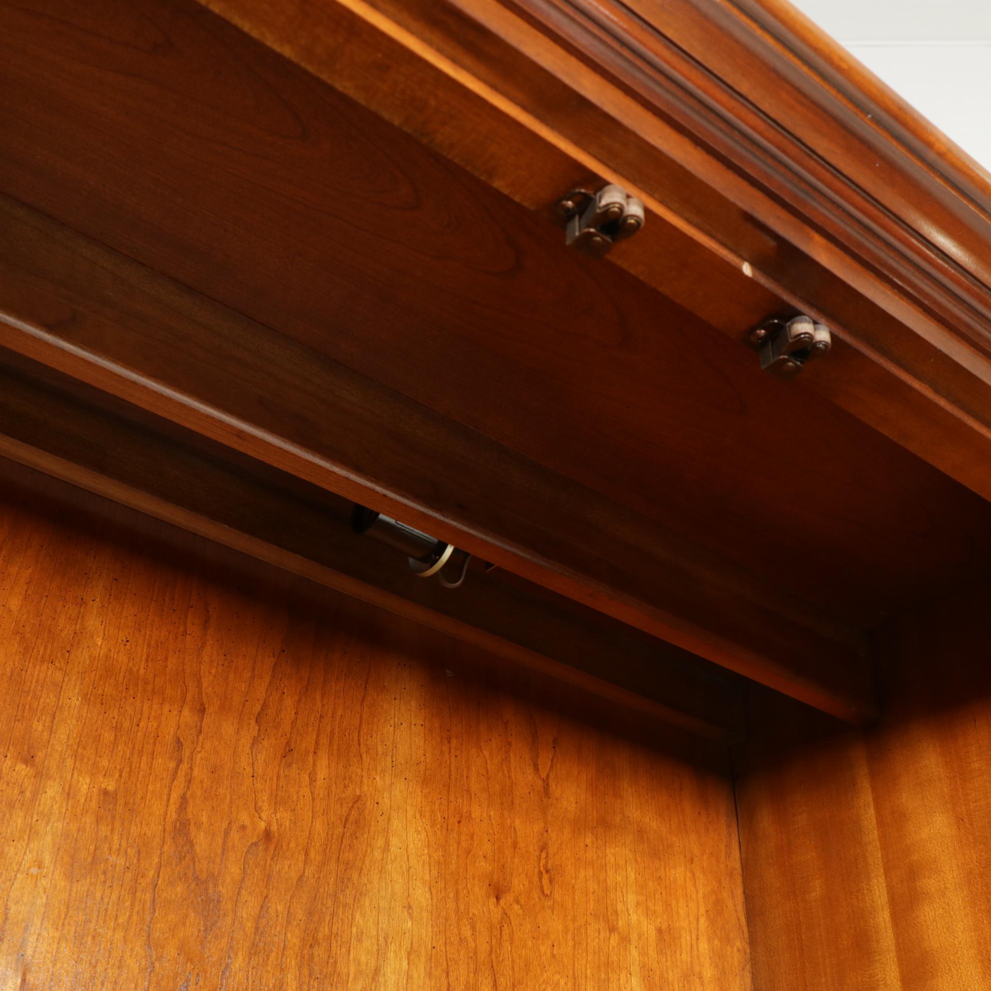 Thomasville Queen Anne Style Cherry Three-Piece Wall Unit, Circa 1980