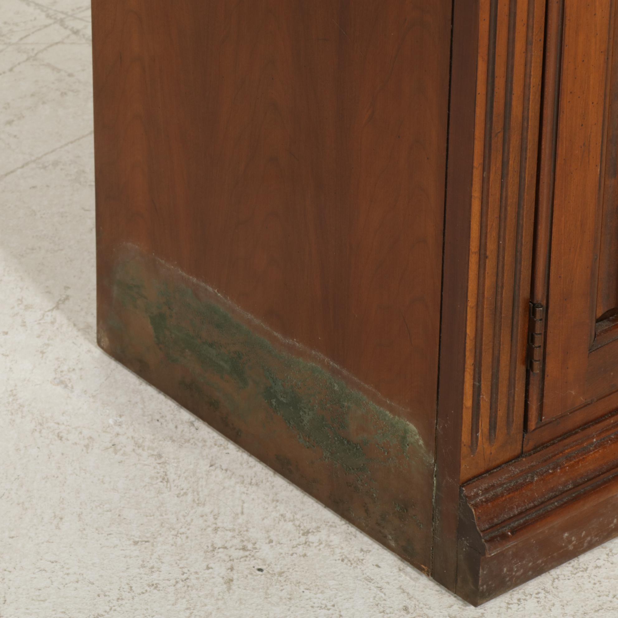 Thomasville Queen Anne Style Cherry Three-Piece Wall Unit, Circa 1980