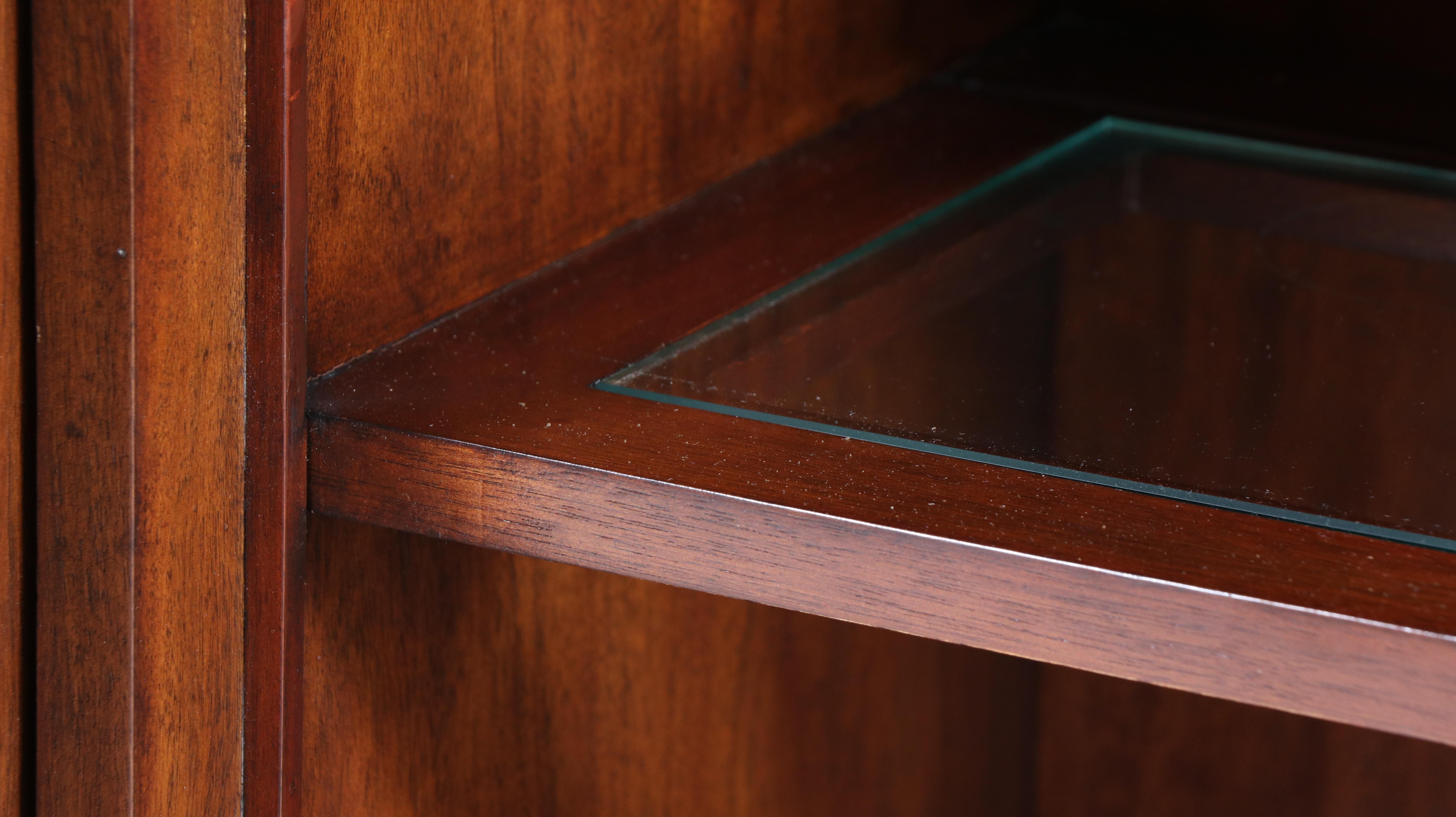 Henredon "Flemming" Mahogany Finish Illuminated China Cabinet