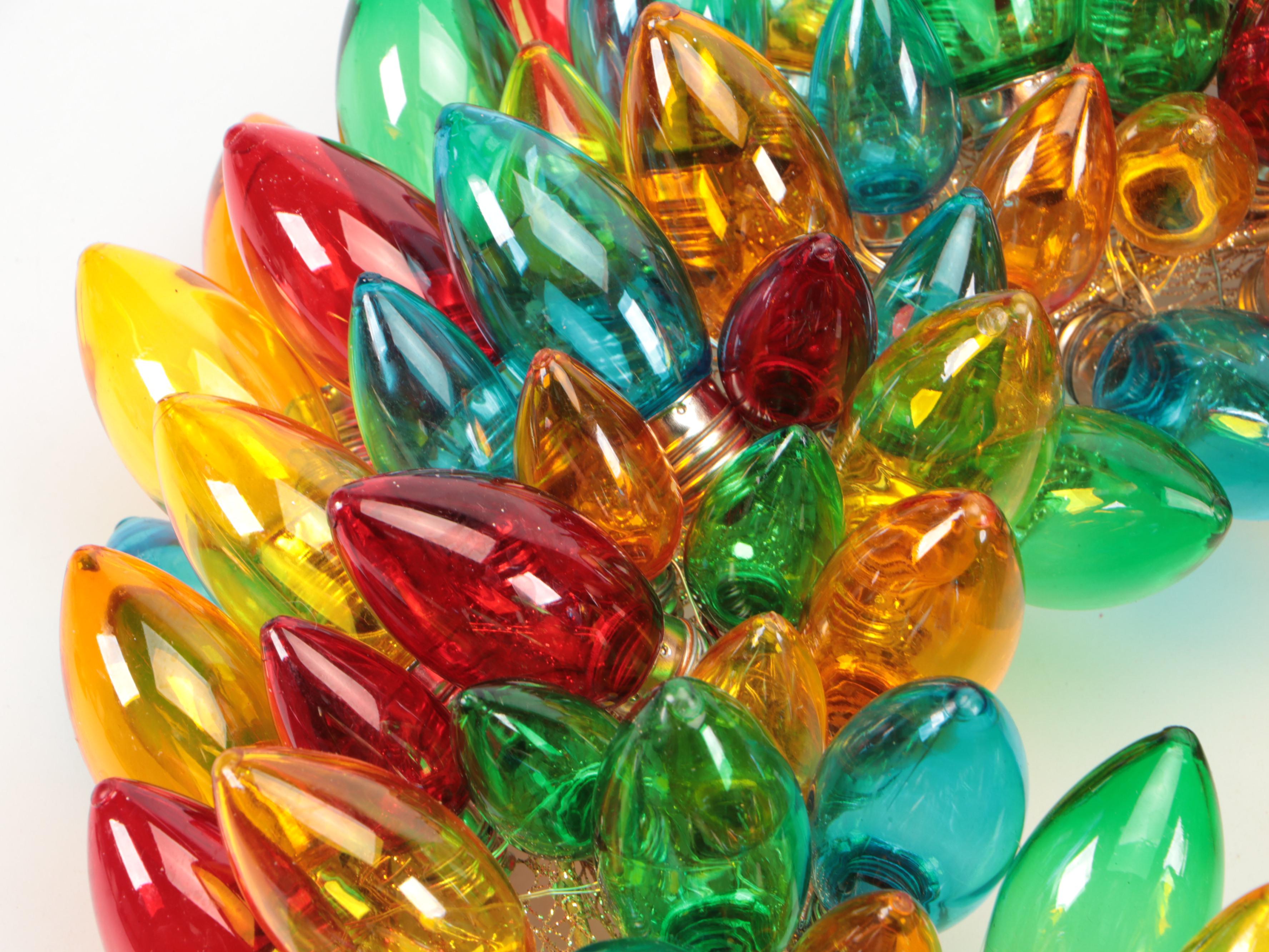 Mr. Christmas Nostalgic Christmas Bulb Illuminated Wreath