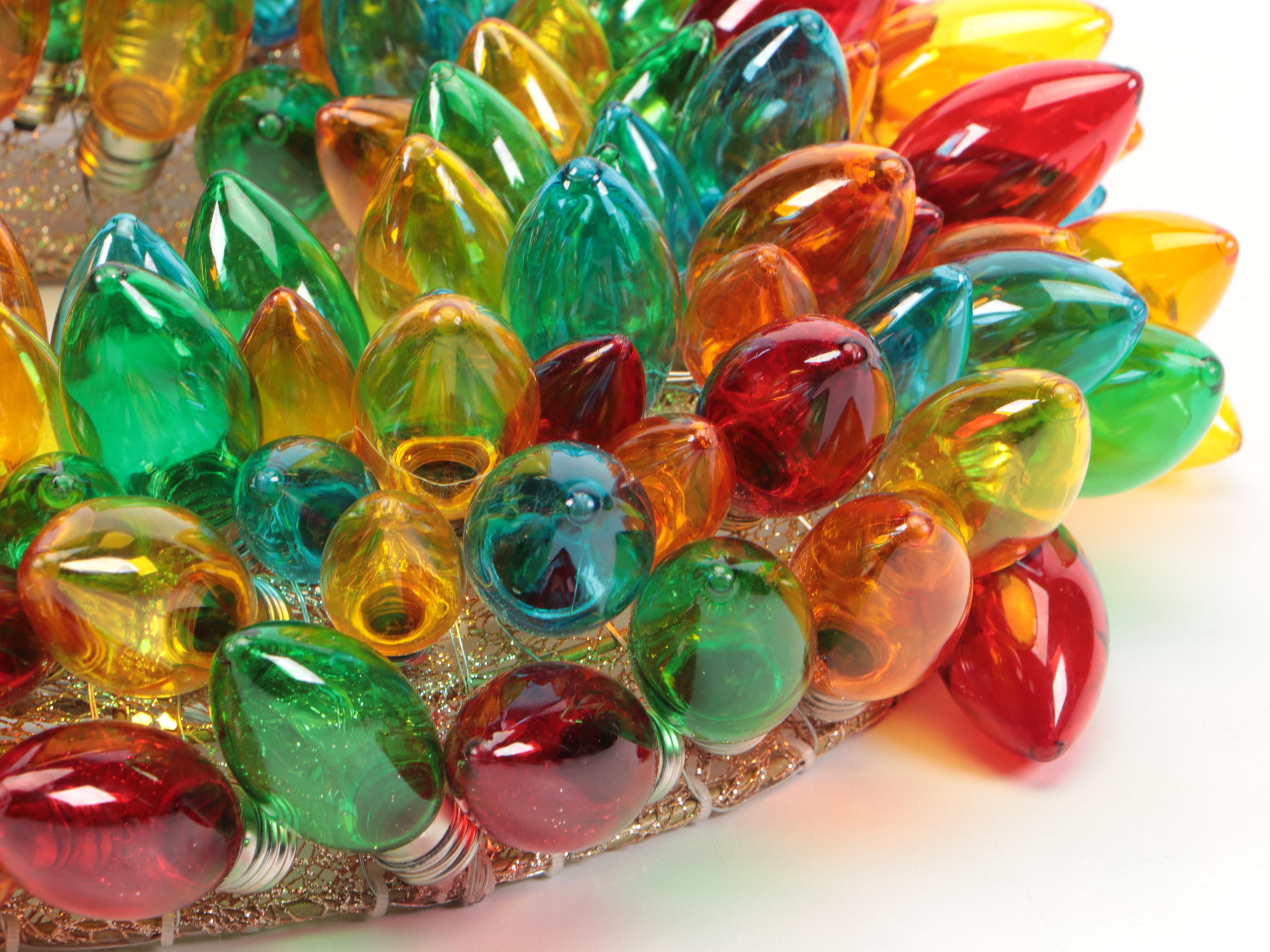 Mr. Christmas Nostalgic Christmas Bulb Illuminated Wreath