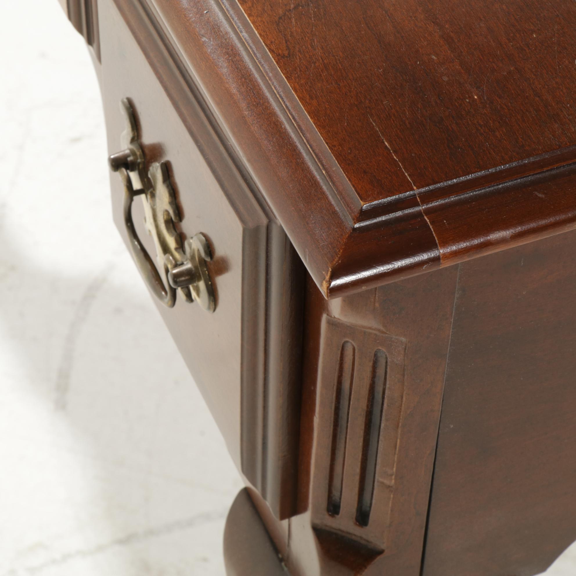 Sumter Cabinet Co. Queen Anne Style Cherry Lift-Top Mirrored Vanity Table