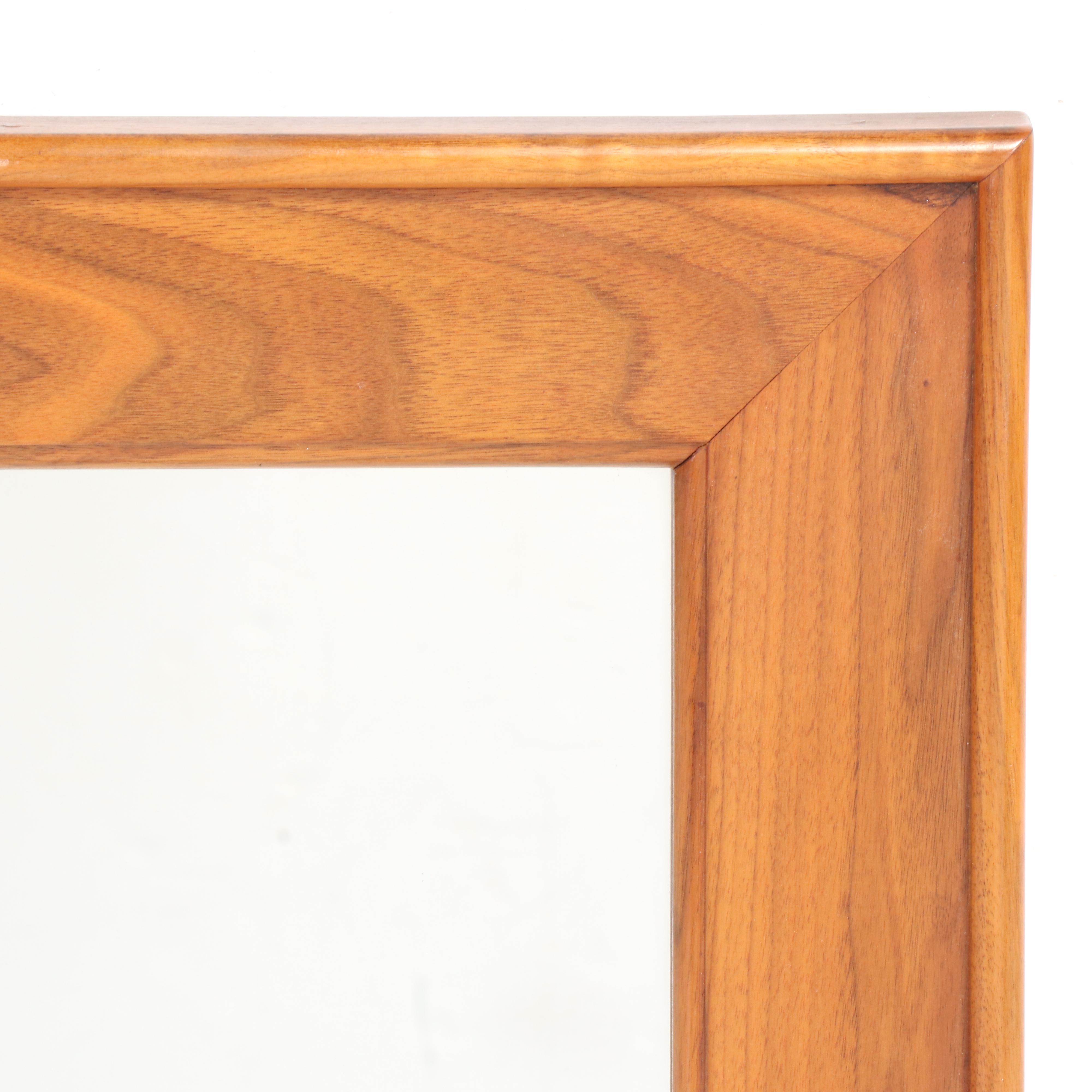 Federal Style Walnut Six-Drawer Dresser, Mid to Late 20th Century