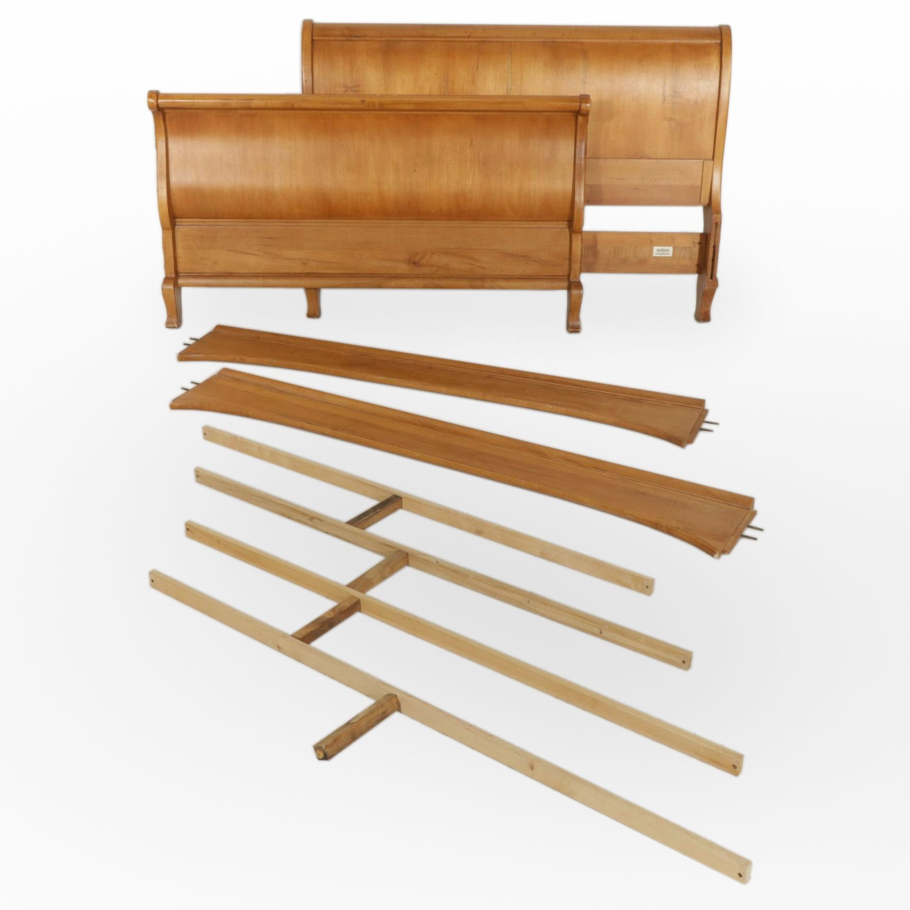 Ethan Allen "Legacy" Carved Maple Queen Size Sleigh Bed