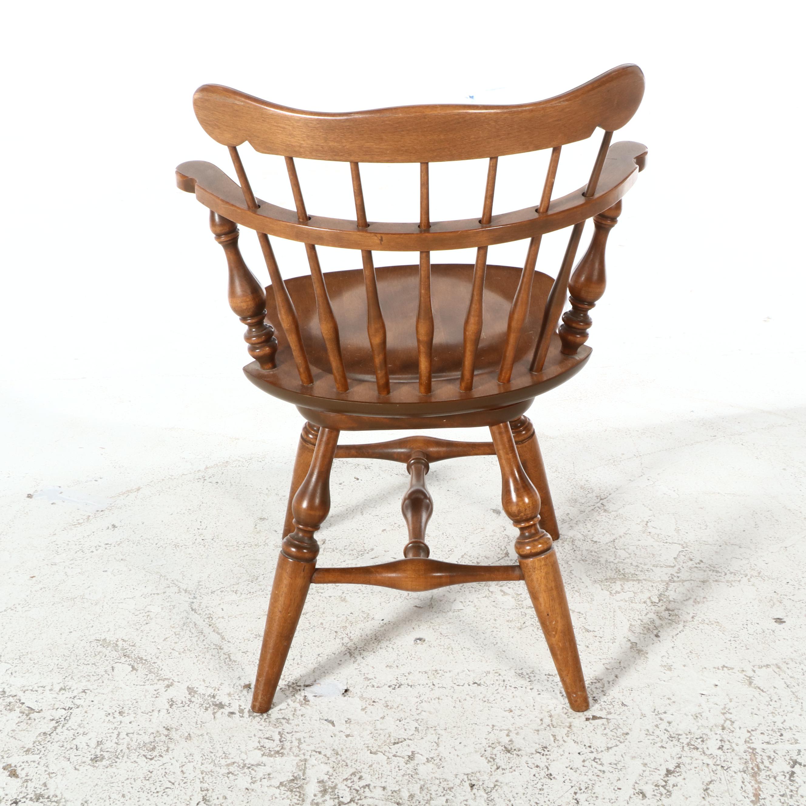 Ethan Allen Baumritter American Colonial Style Maple Finish Desk with