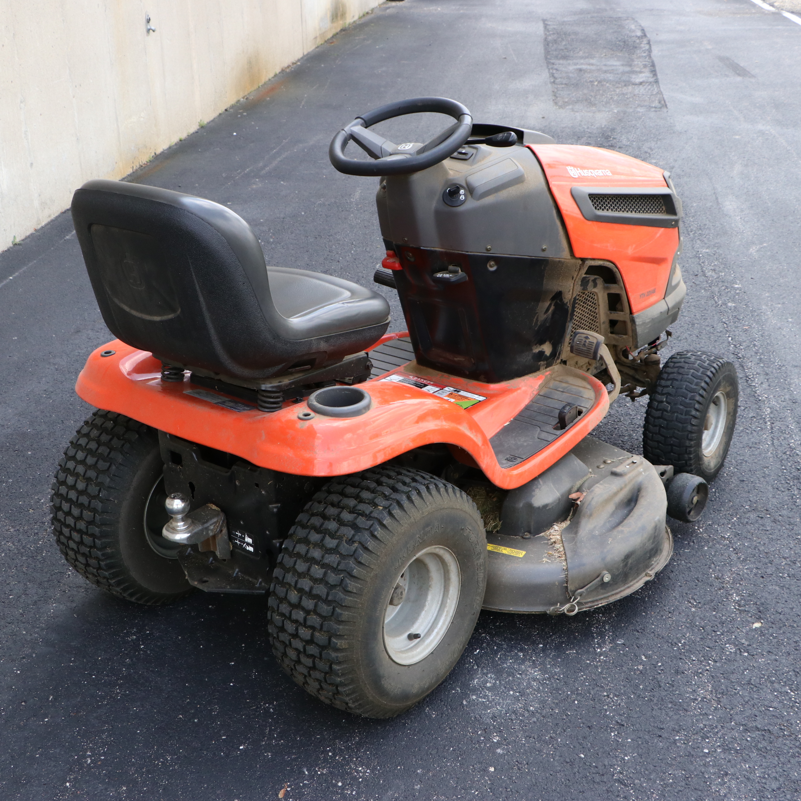Husqvarna YTH 22V46 Riding Mower