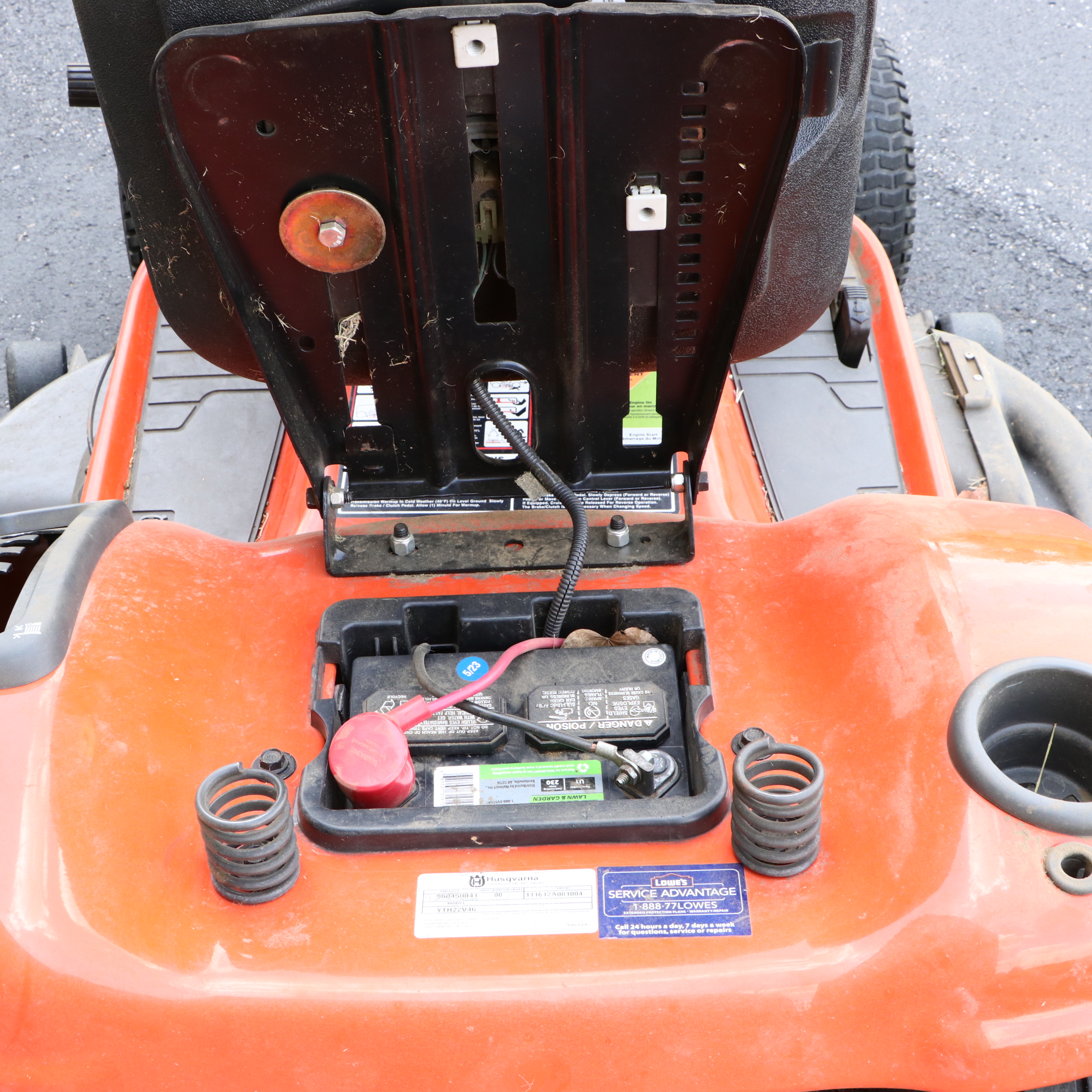 Husqvarna YTH 22V46 Riding Mower