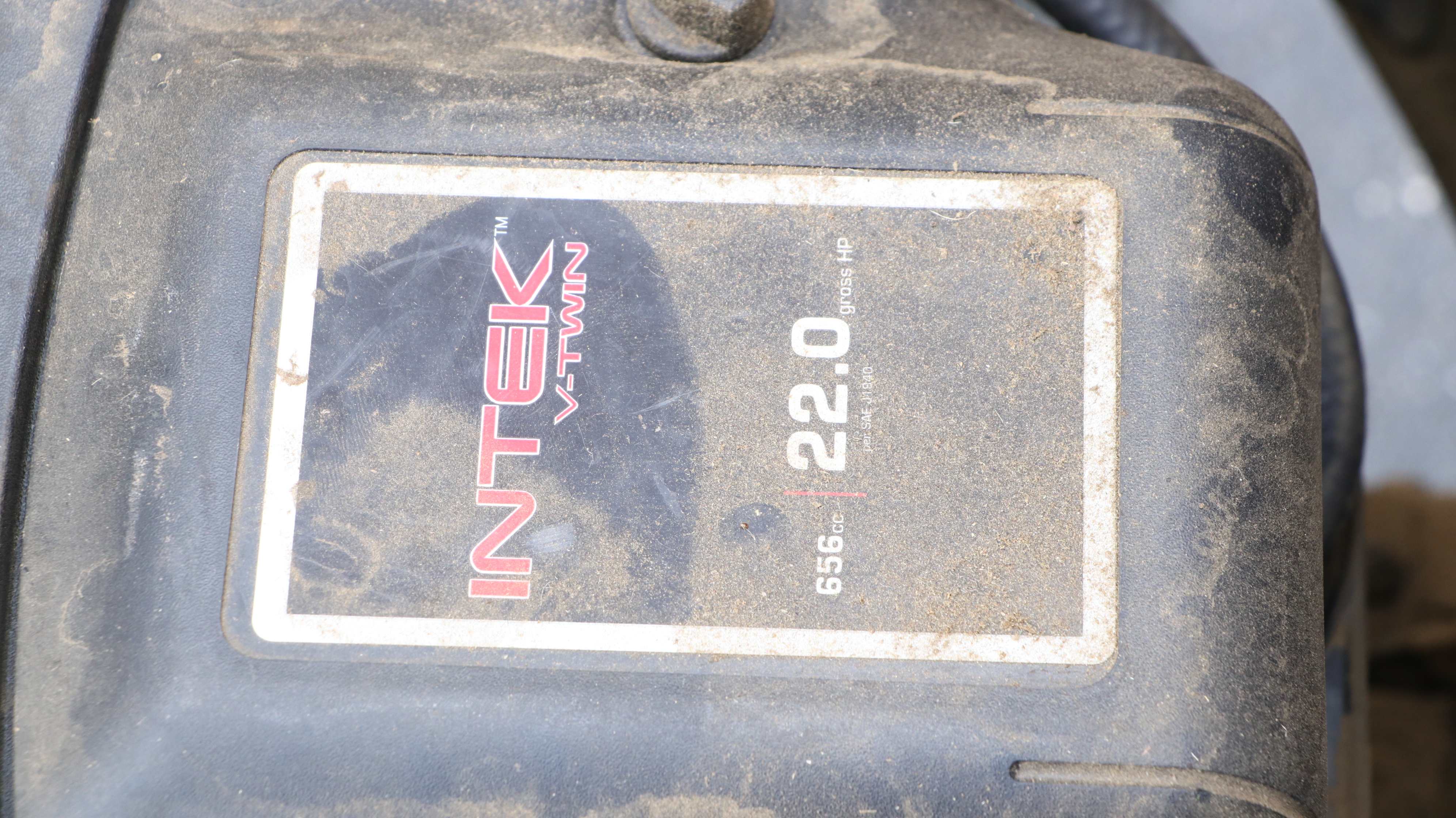 Husqvarna YTH 22V46 Riding Mower